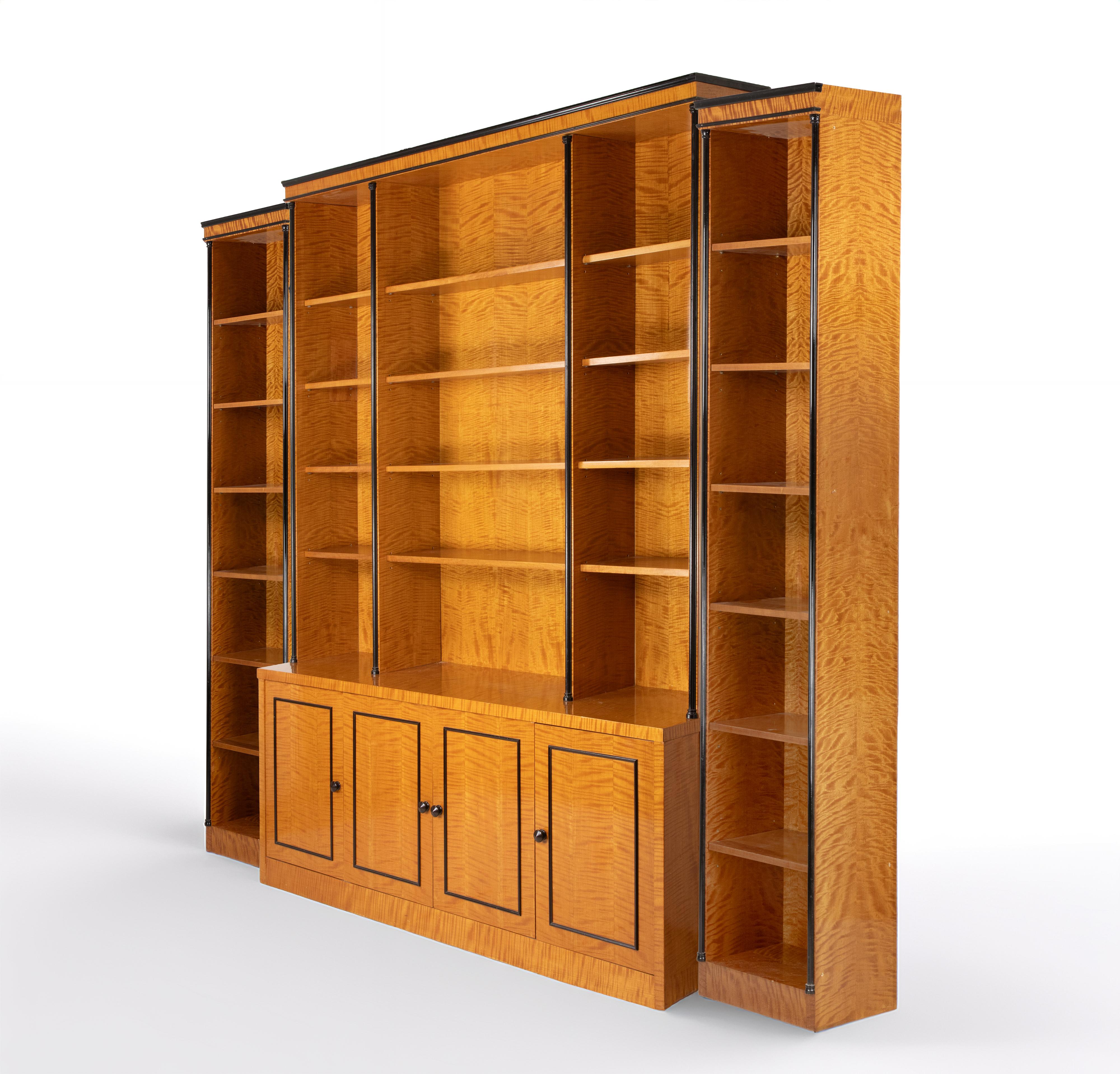 Sculpté à la main Bibliothèque Vintage, Style Art Déco en vente