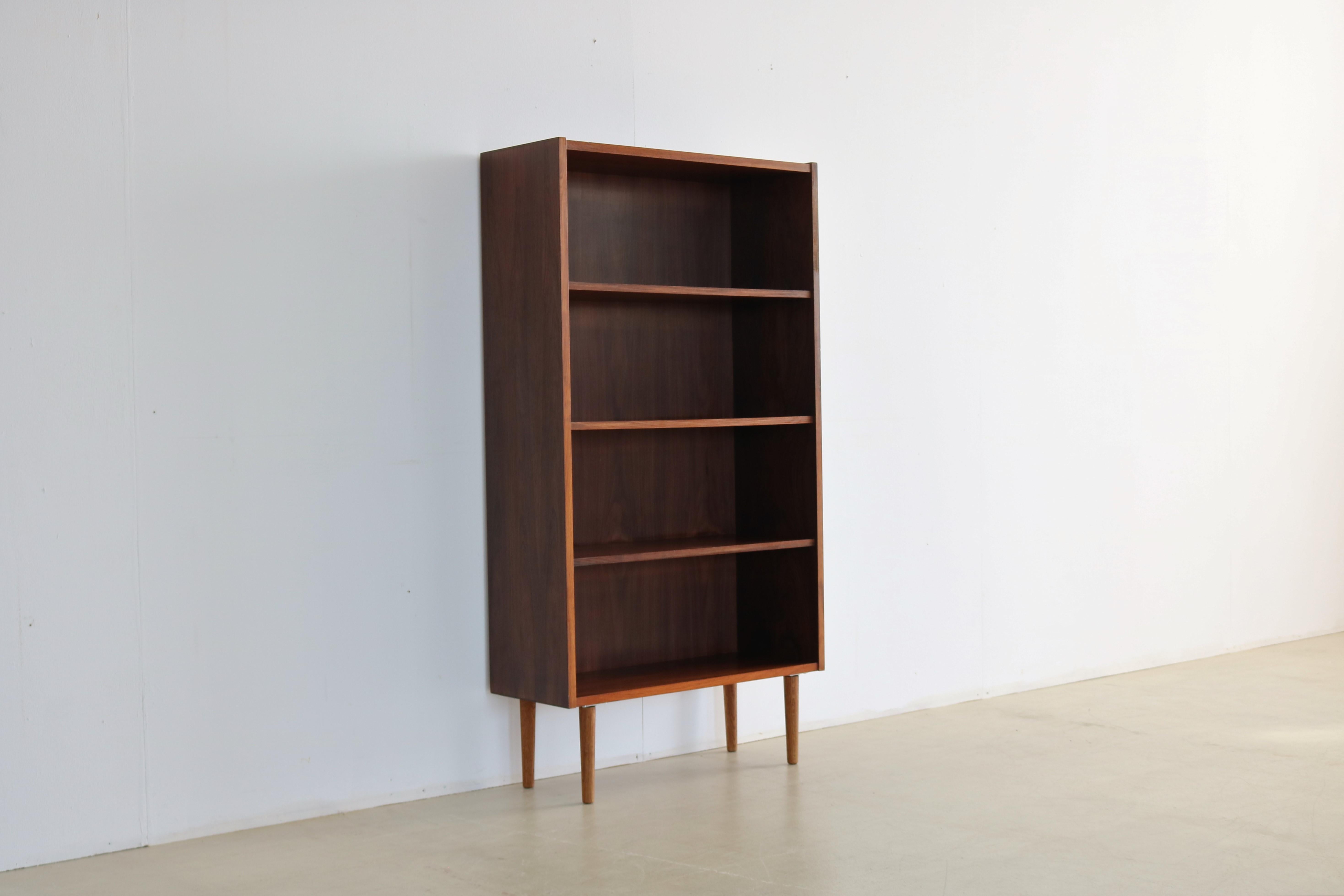 Vintage Bookcase Cabinet 60s Danish In Good Condition In GRONINGEN, NL