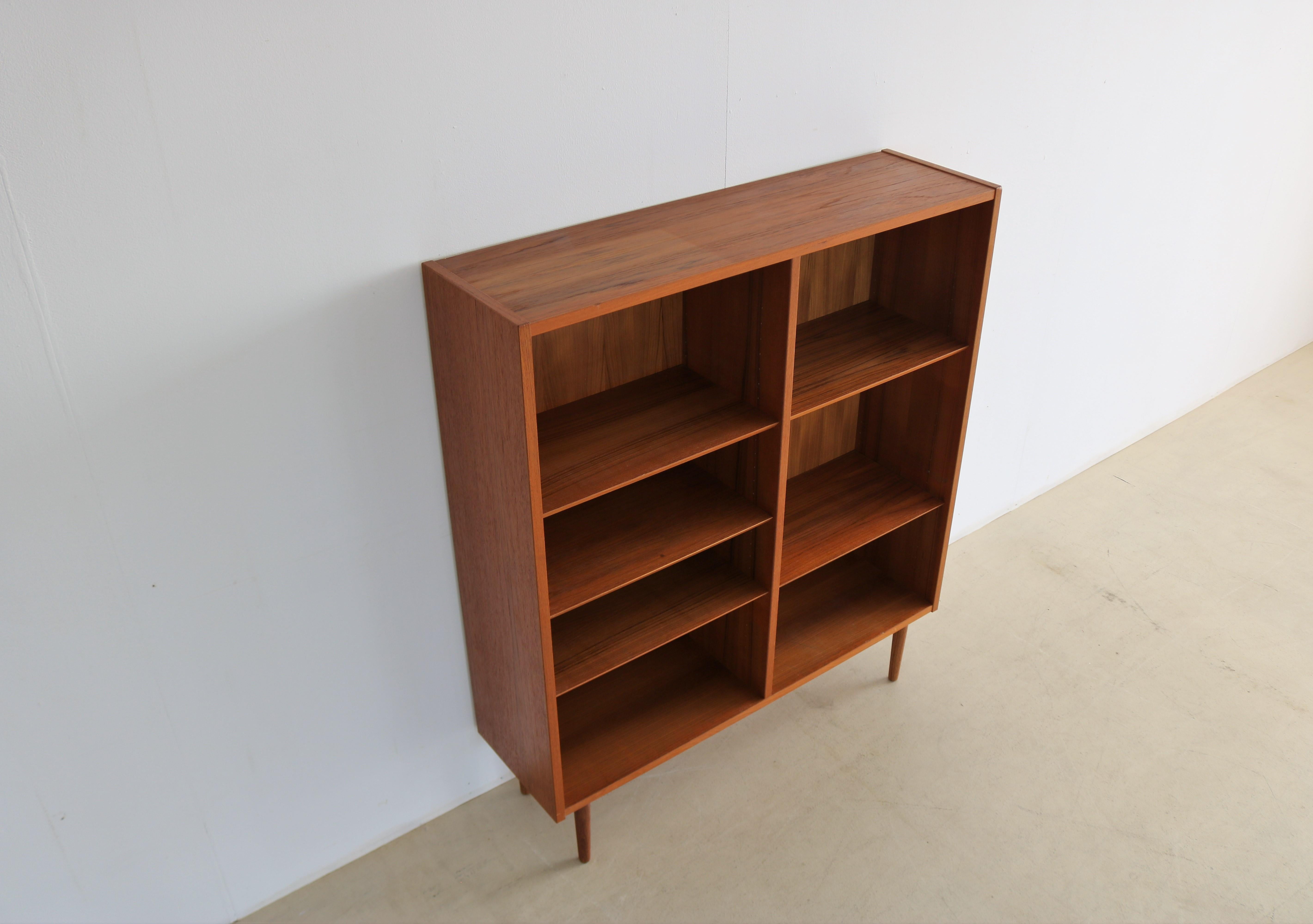 Vintage Bookcase Cabinet 60s Hundevad 1