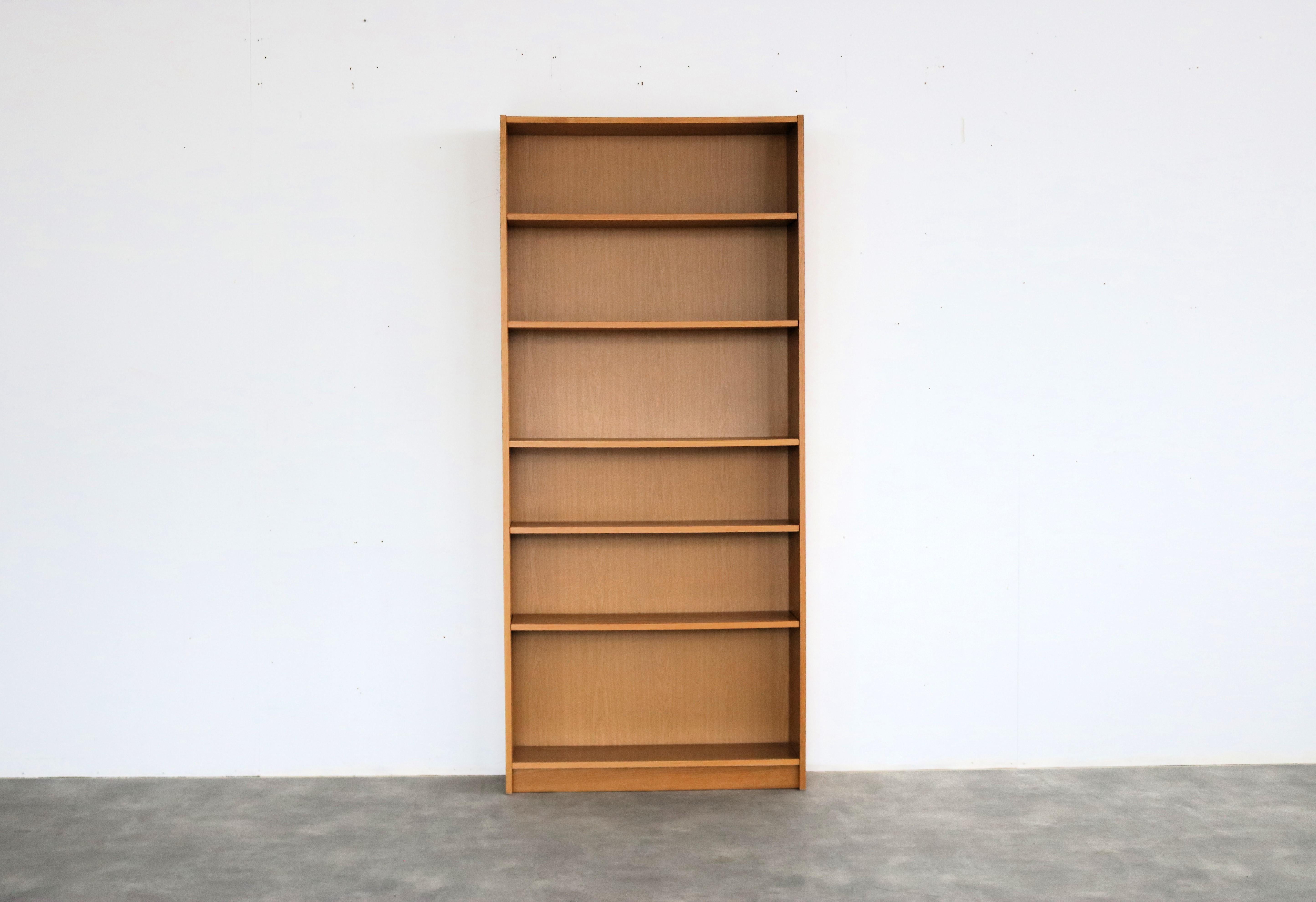 libreria vintage  armadio  60s  Oak 

periodo  60's
design  sconosciuto  Svezia
condizione  buono  leggeri segni d'uso 
dimensione  102 x 90 x 28 (hxlxp)

dettagli  Oak;

numero di articolo  2587