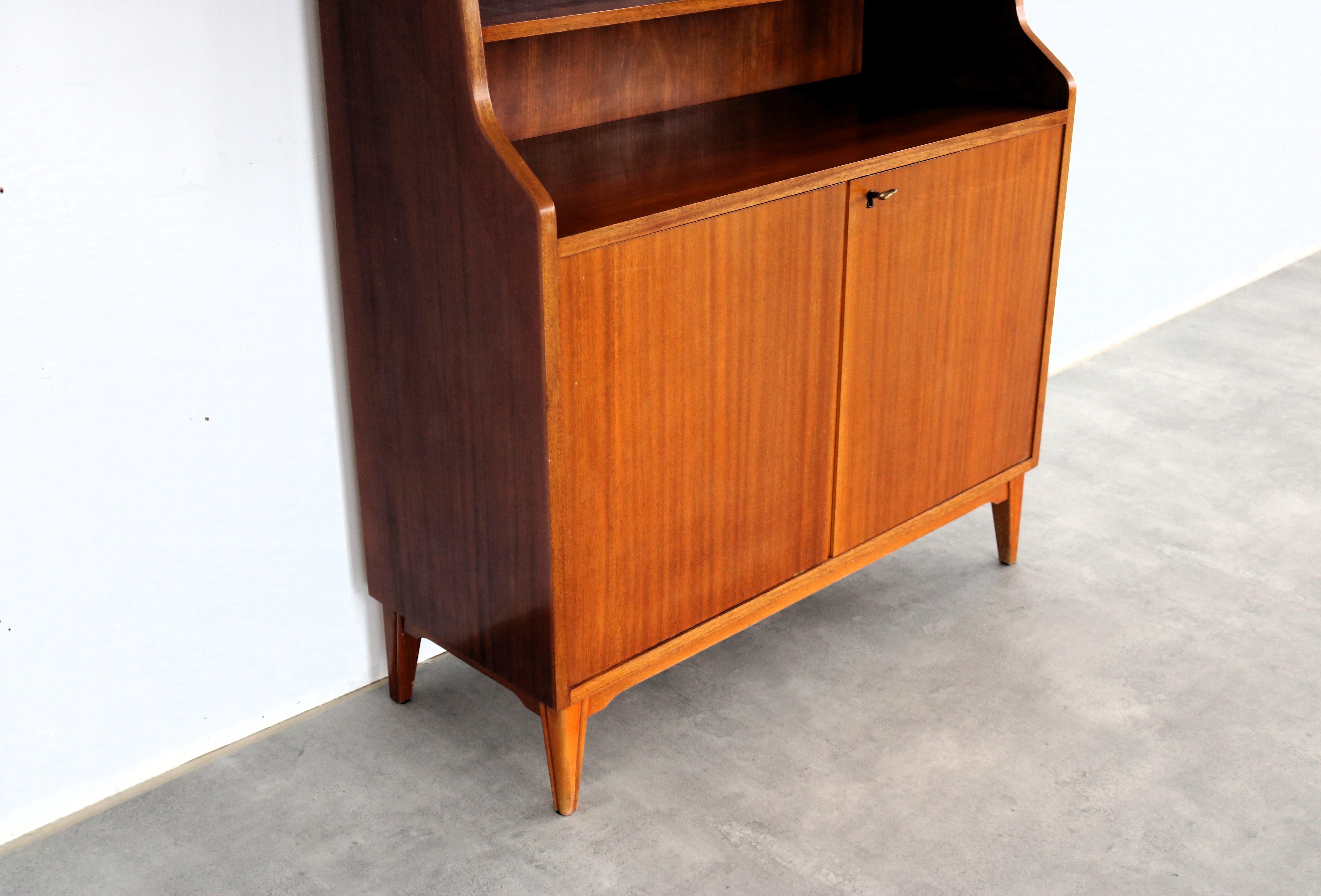vintage bookcase | cupboard | 60s | Sweden In Good Condition For Sale In GRONINGEN, NL