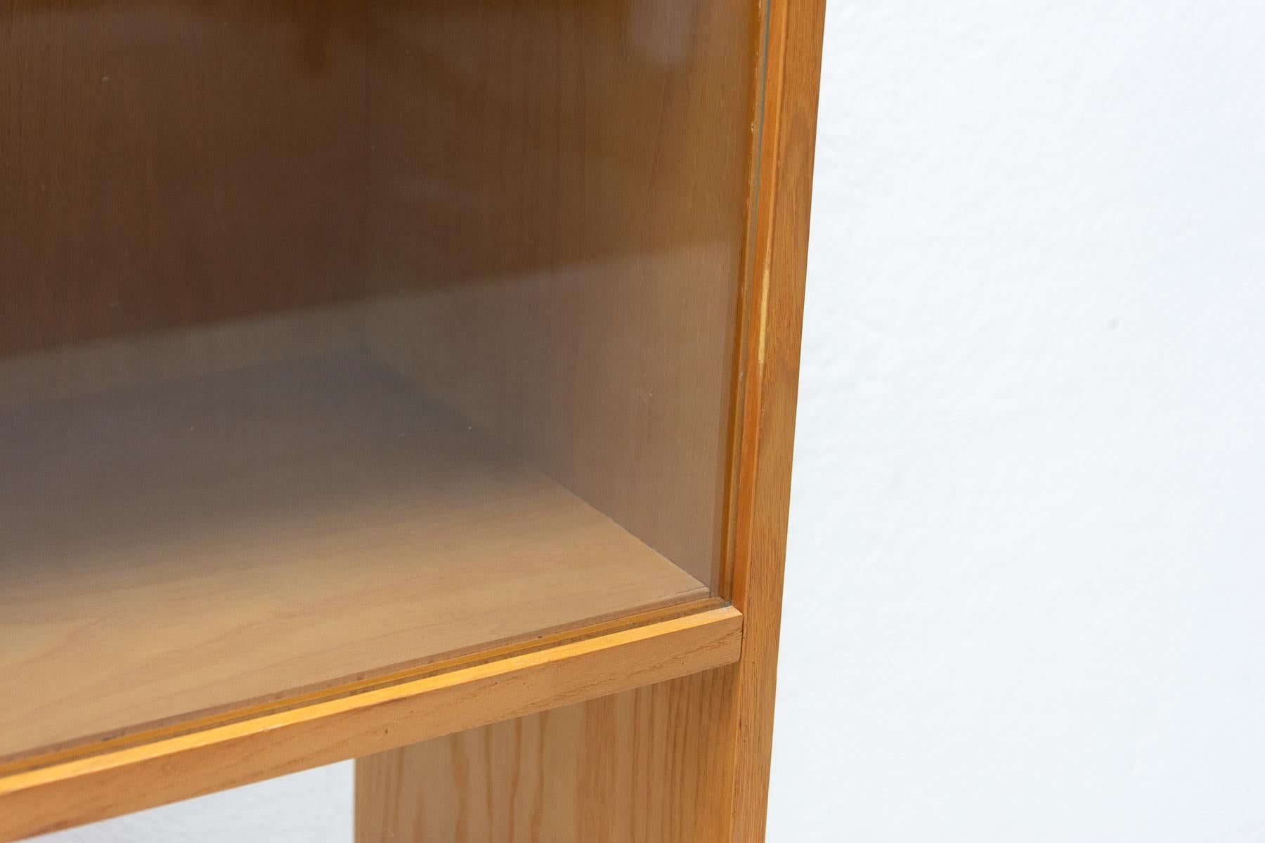 Vintage bookcase, Czechoslovakia, 1970´s For Sale 4