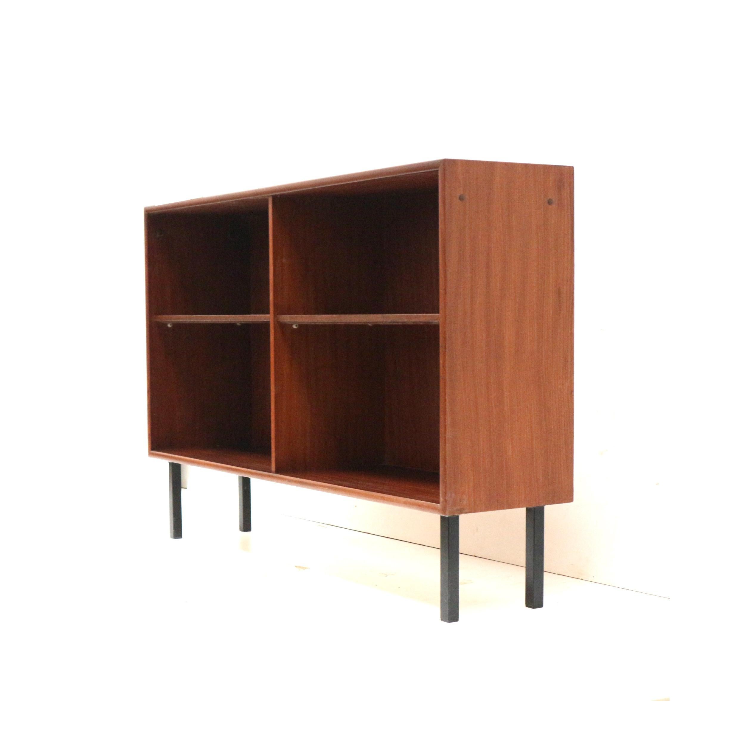 Bibliothèque / commode / armoire de couloir fabriquée dans les années 60 Bon état à Breda, NB