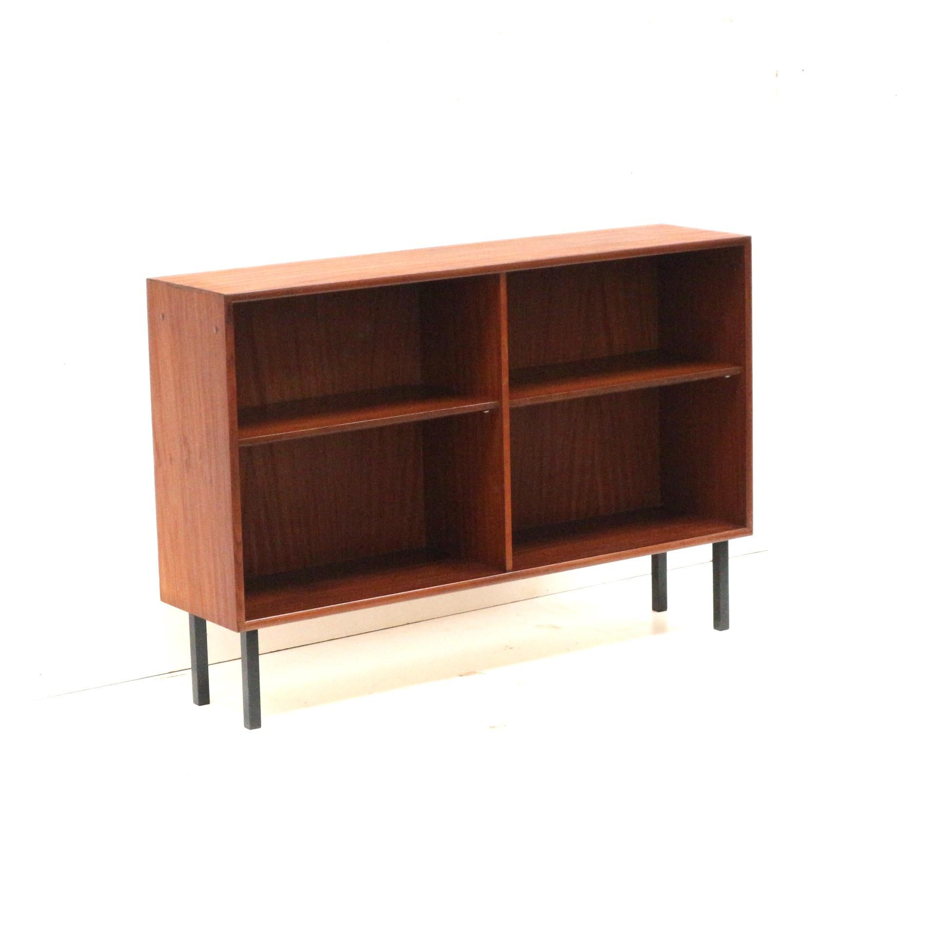 Bois Bibliothèque / commode / armoire de couloir fabriquée dans les années 60