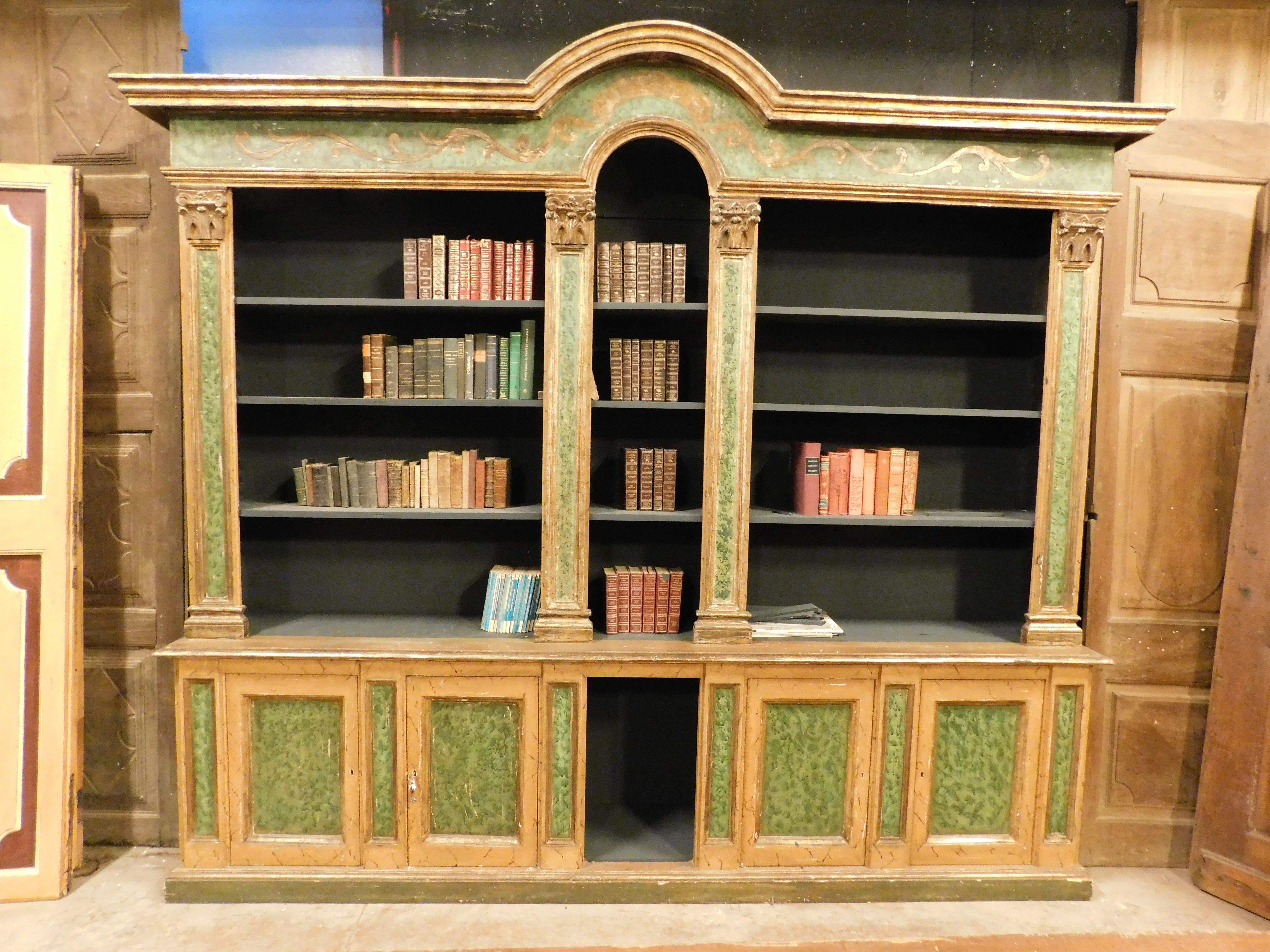 Italian Vintage Bookcase in Lacquered and Gilded Wood, 1950s Italy For Sale
