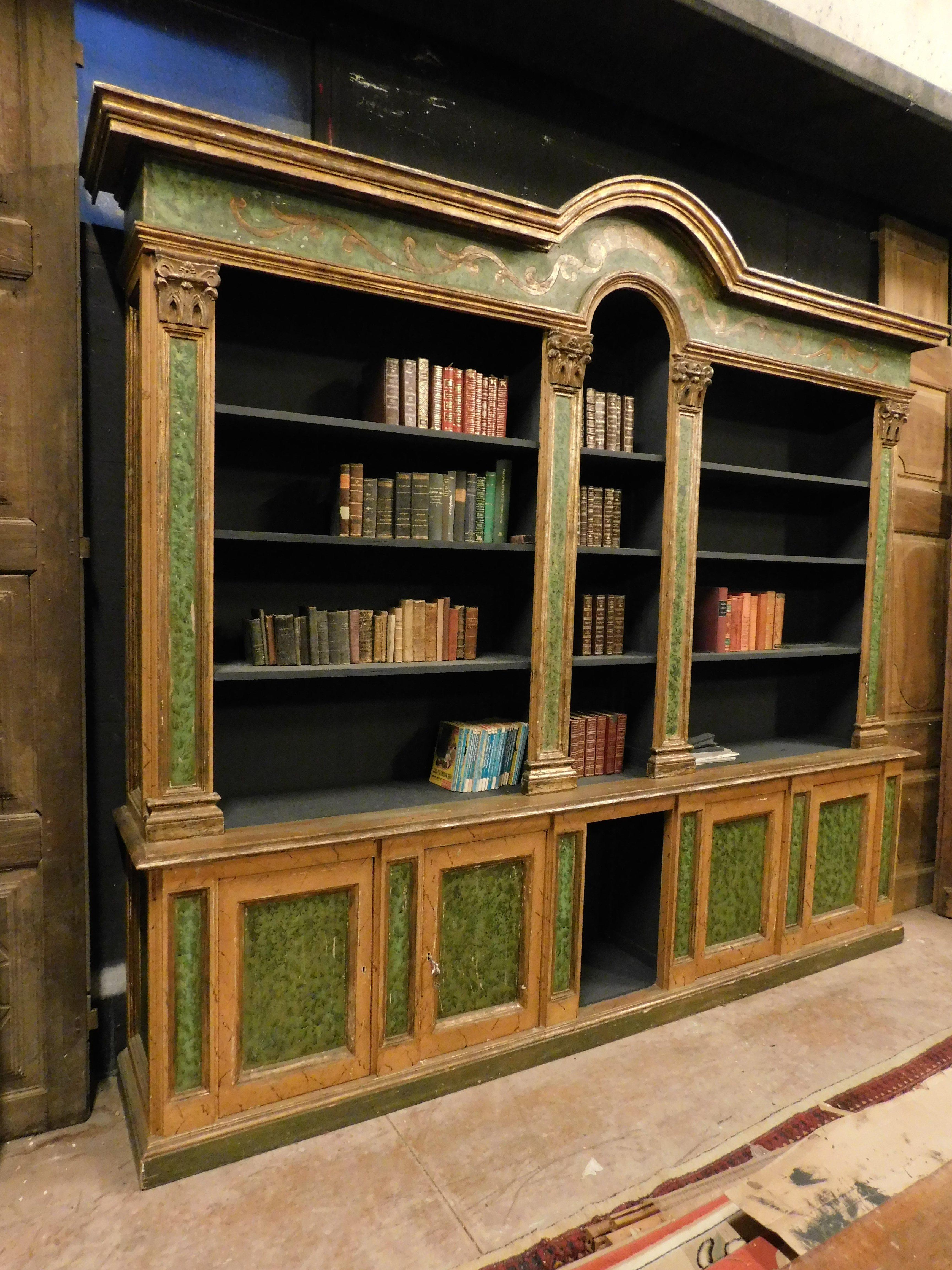 Hand-Painted Vintage Bookcase in Lacquered and Gilded Wood, 1950s Italy For Sale