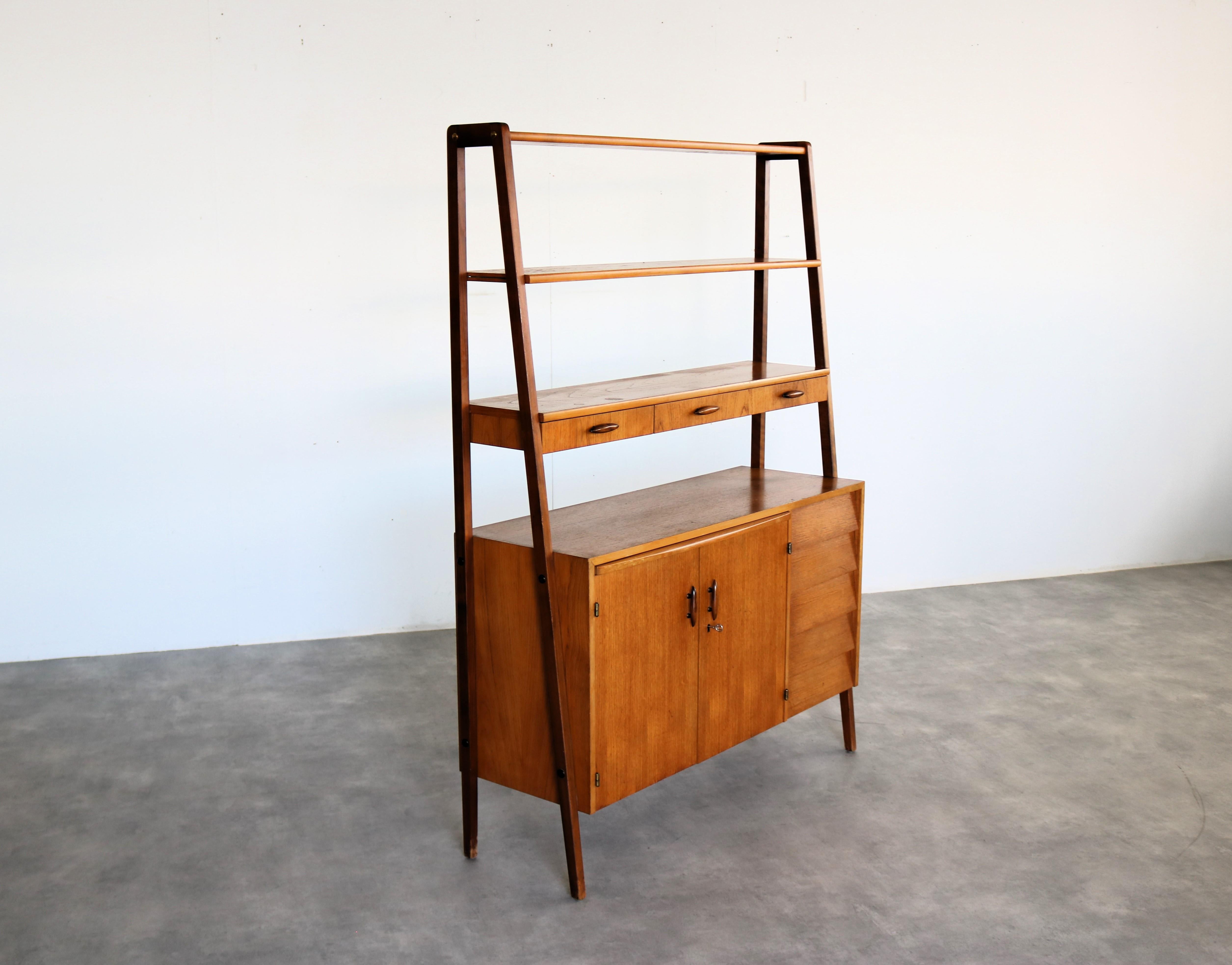 vintage bookcase  secretary  cupboard  teak In Good Condition In Lemmer, NL