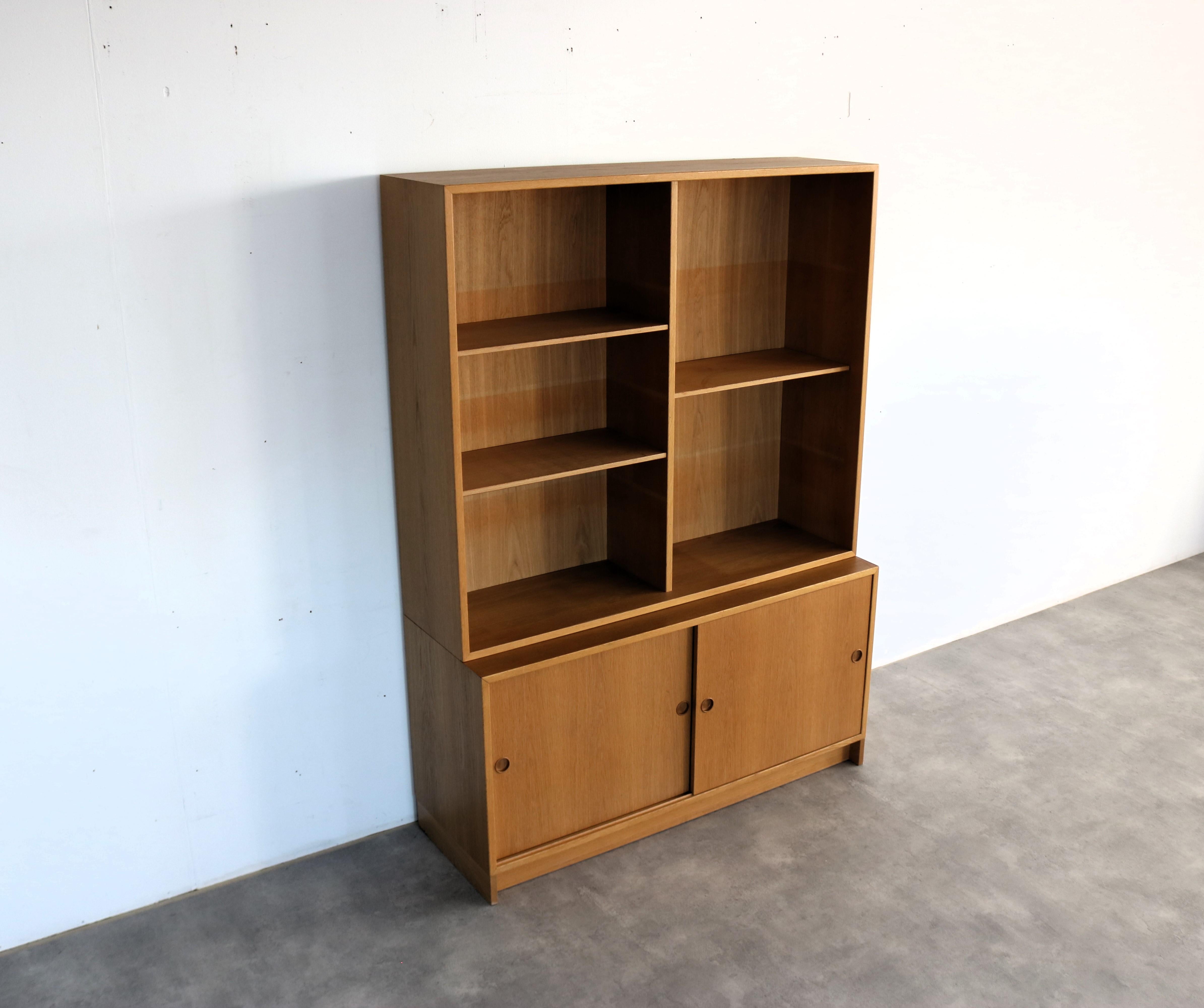vintage bookcase | wall cupboard | 60s | Borge Mogensen For Sale 4