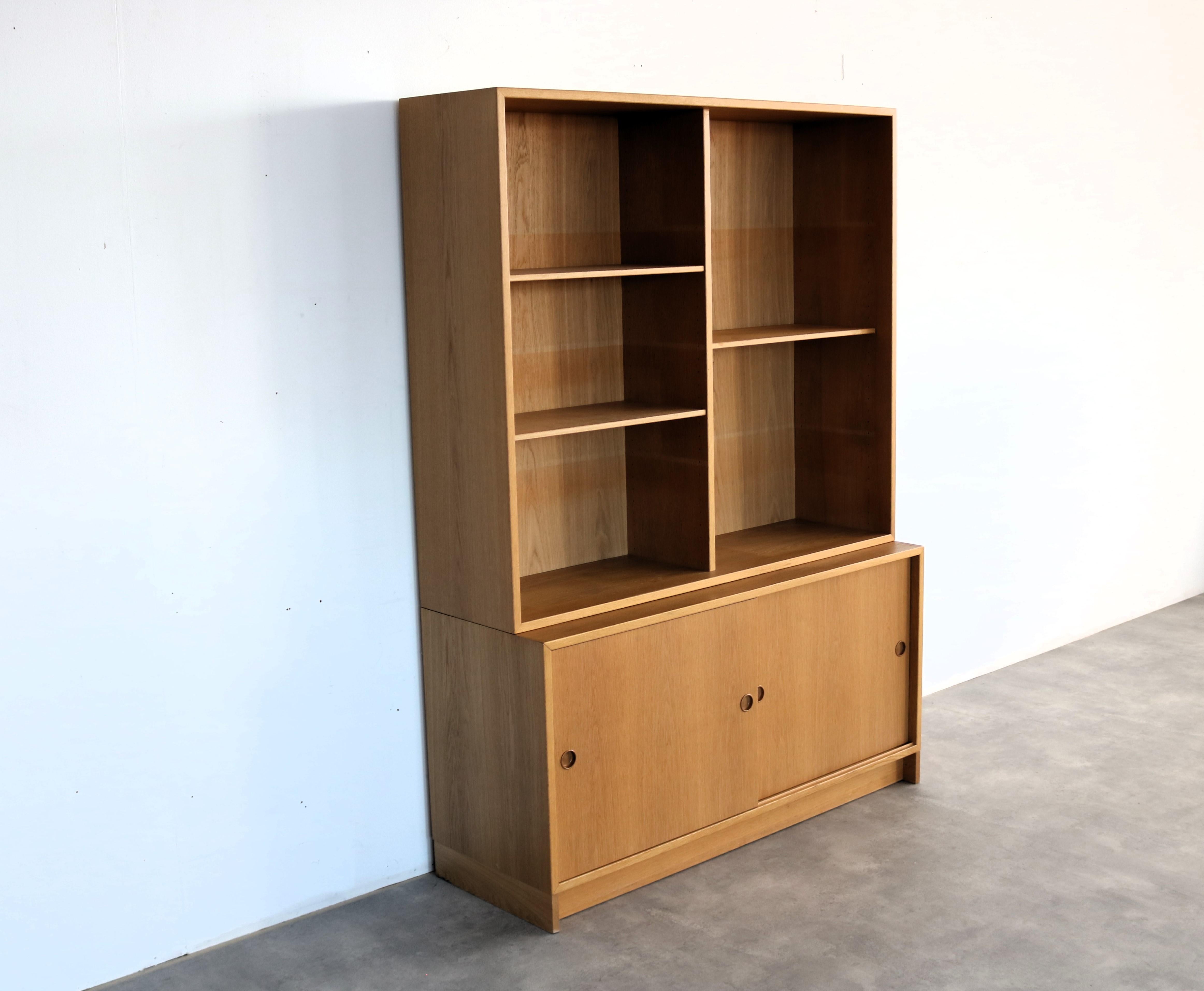 vintage bookcase | wall cupboard | 60s | Borge Mogensen In Good Condition For Sale In GRONINGEN, NL