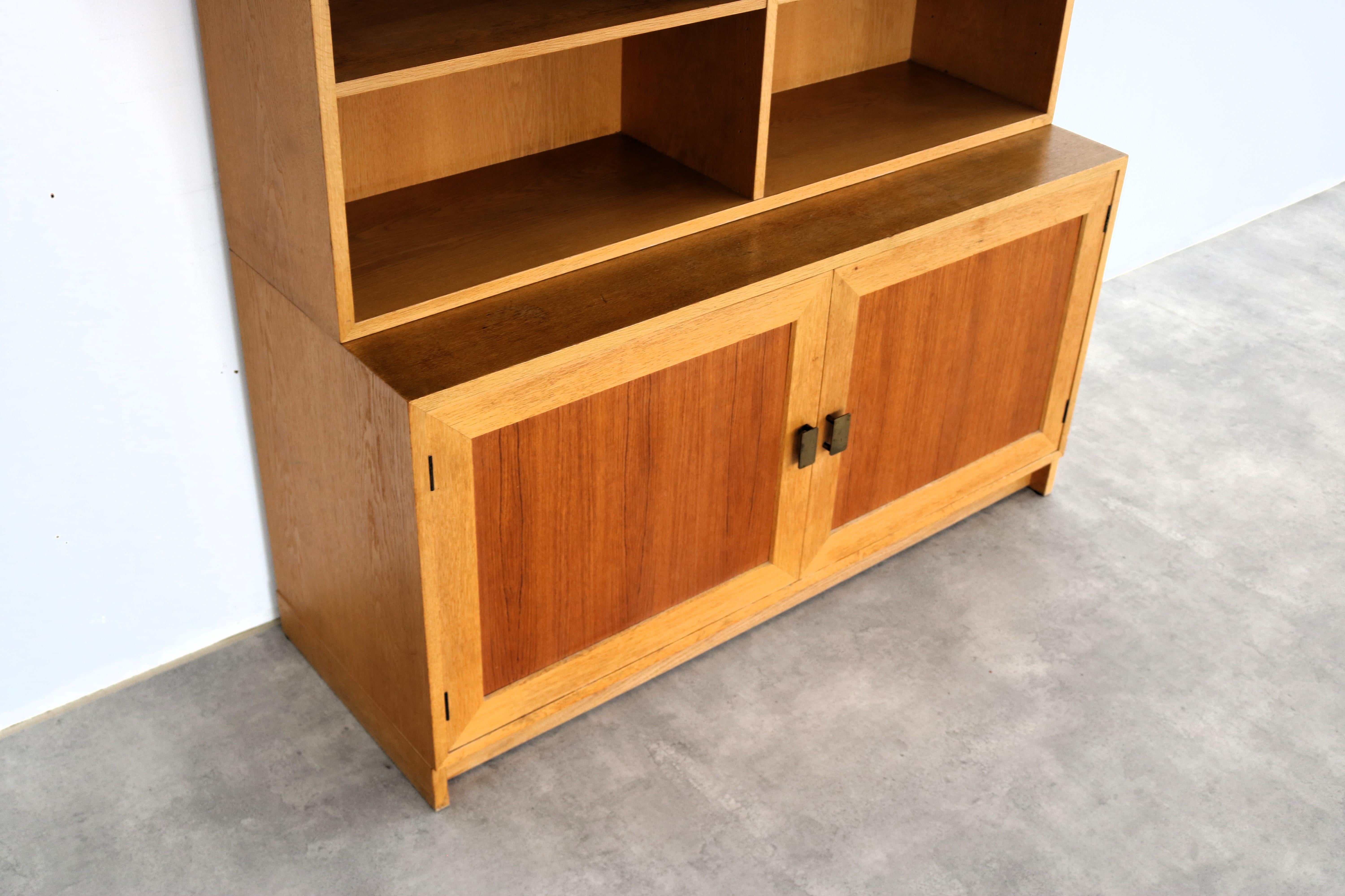 vintage bookcase  wall cupboard  60s  Sweden In Good Condition For Sale In GRONINGEN, NL