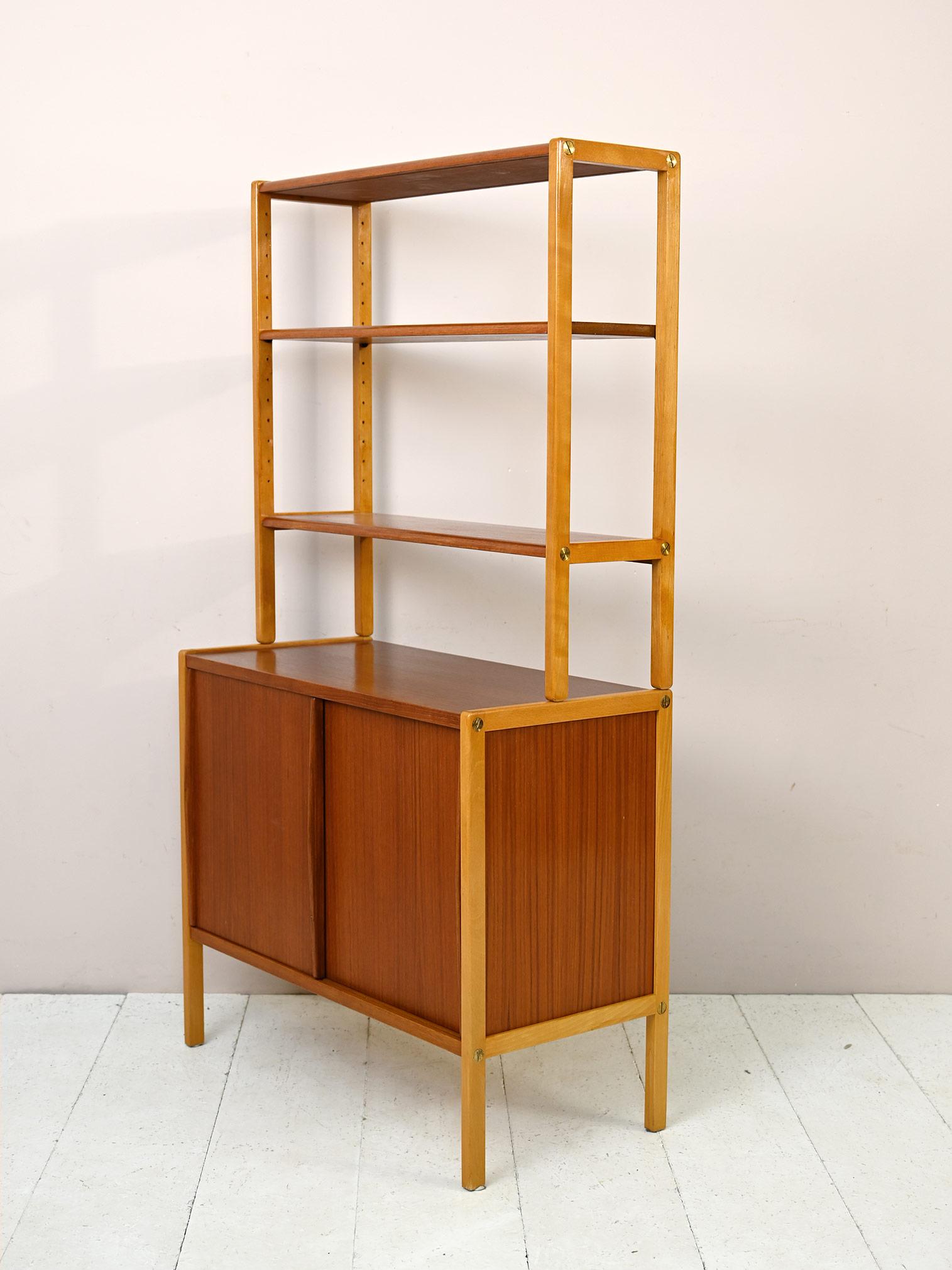 Vintage bookcase with sliding doors In Good Condition For Sale In Brescia, IT