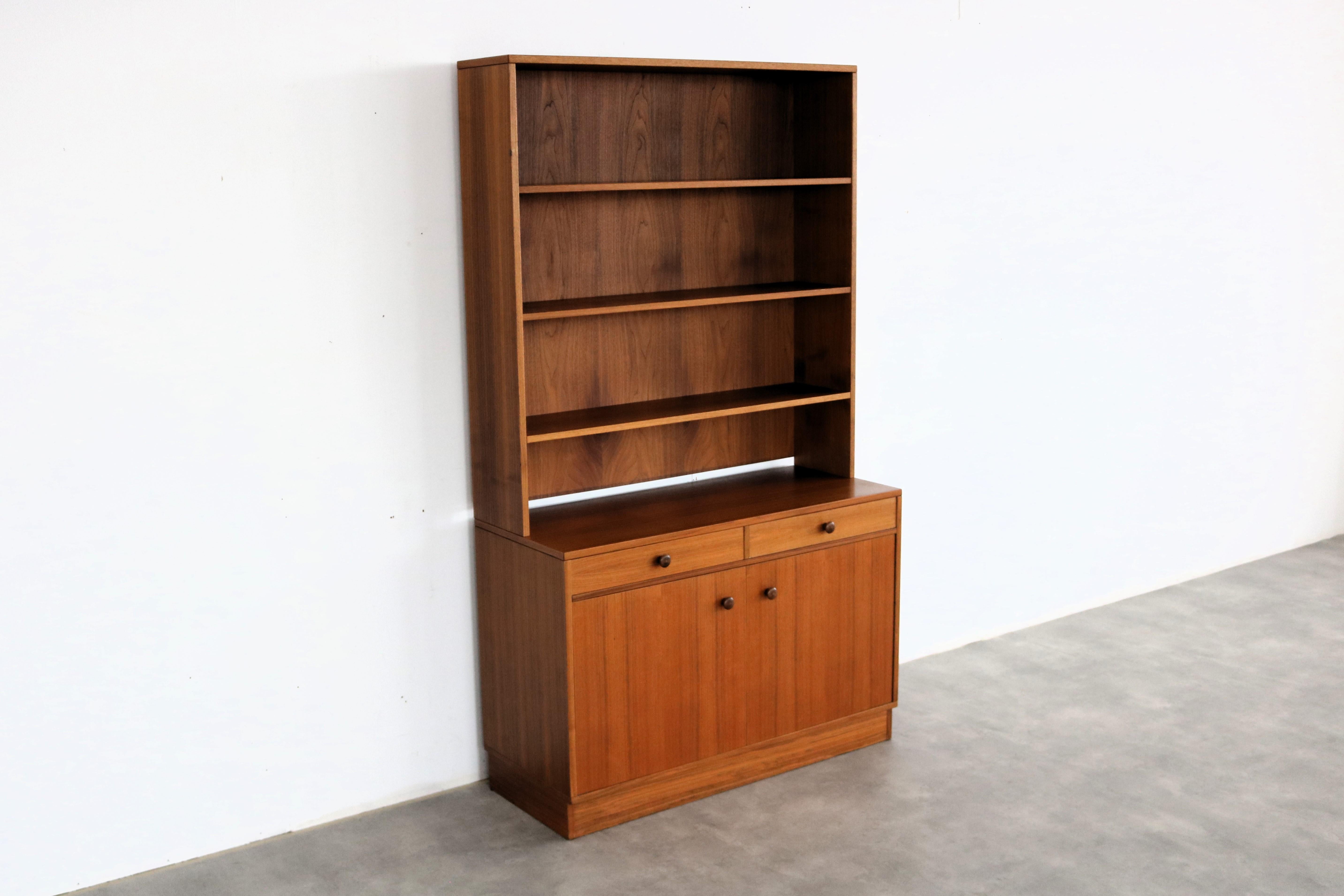 vintage bookcases | wall cupboard | 60s | Sweden In Good Condition For Sale In GRONINGEN, NL