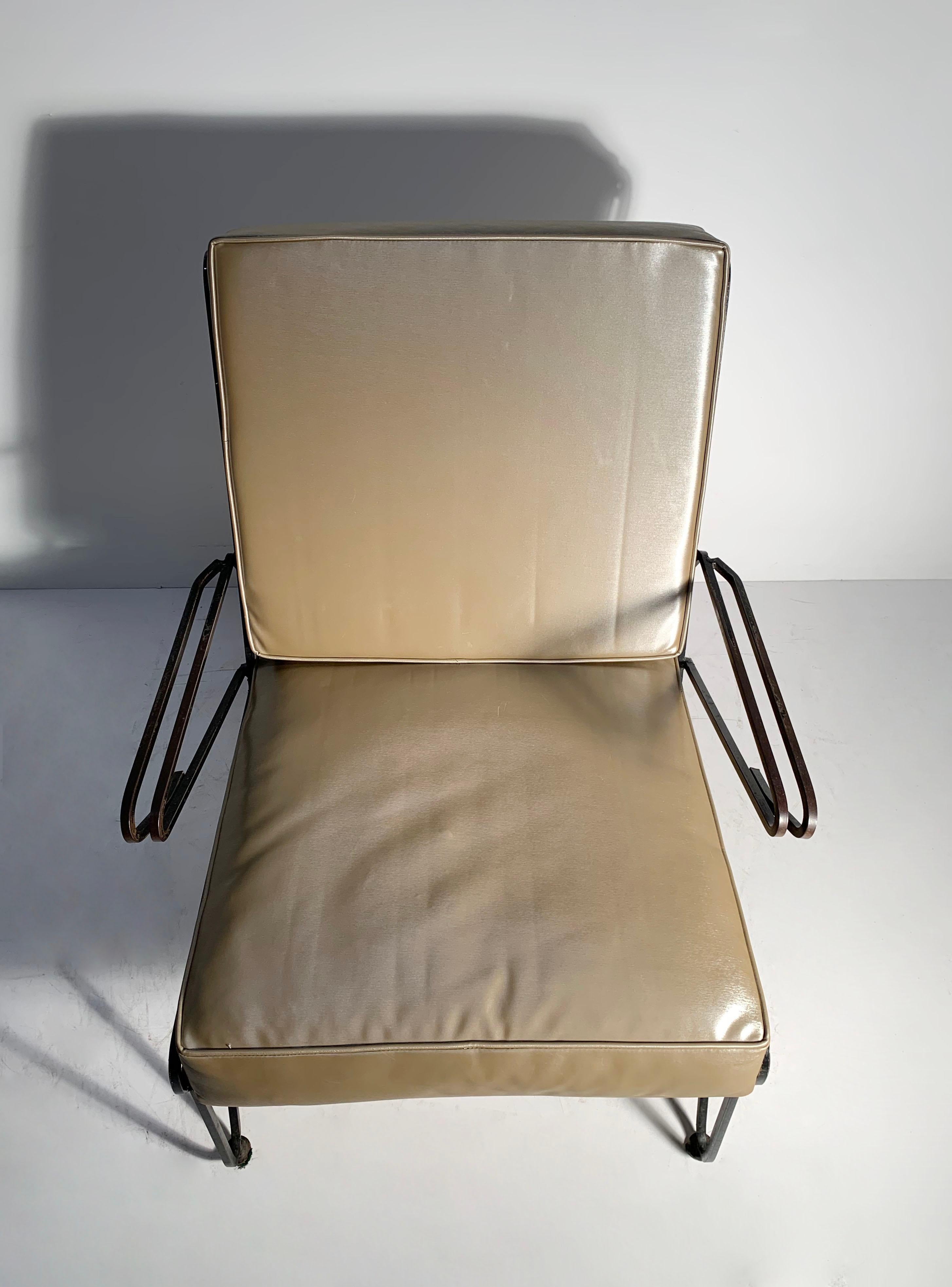 Chaise Boomerang en fer forgé attribuée à Maurizio Tempestini Bon état - En vente à Chicago, IL