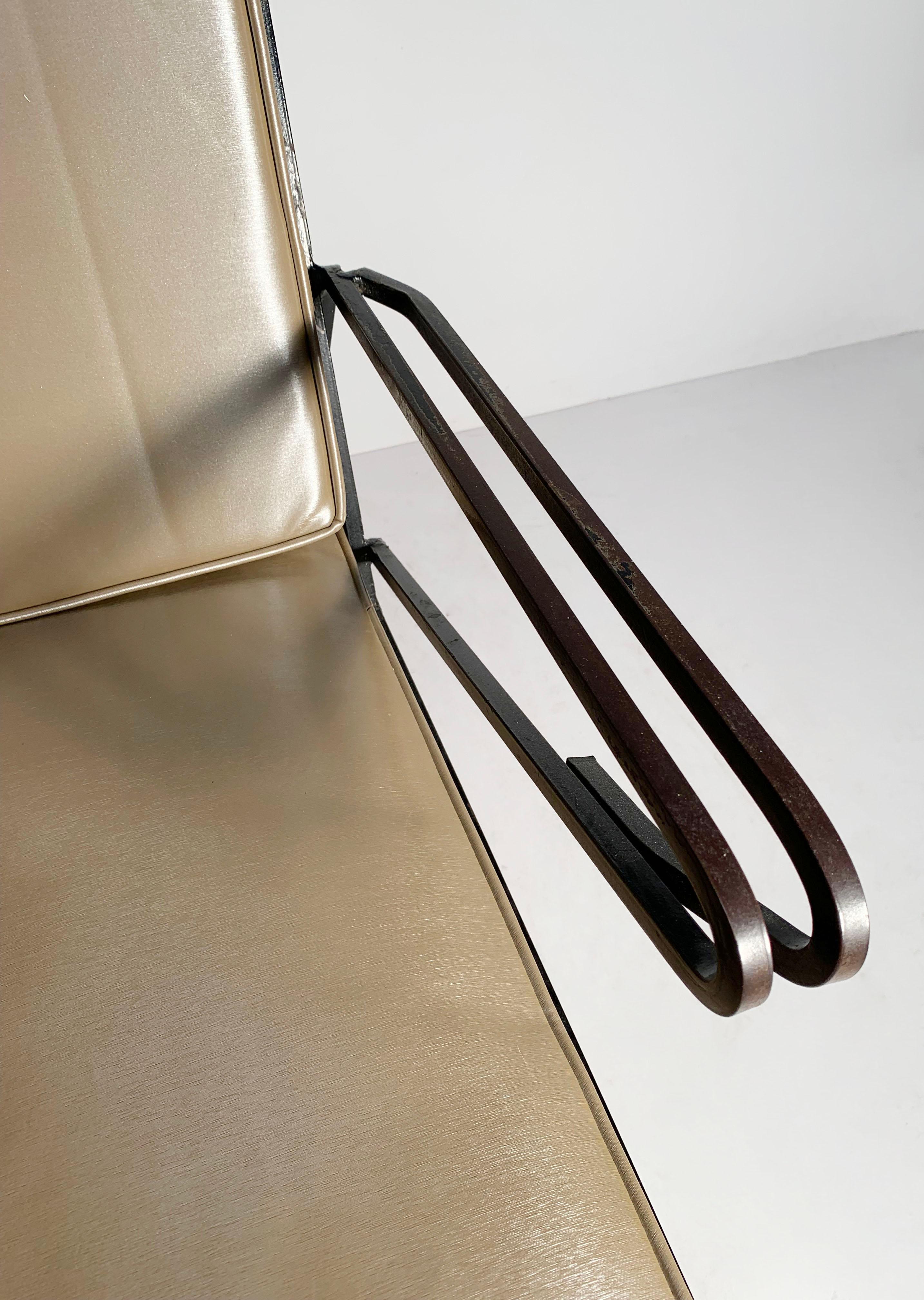 20ième siècle Chaise Boomerang en fer forgé attribuée à Maurizio Tempestini en vente
