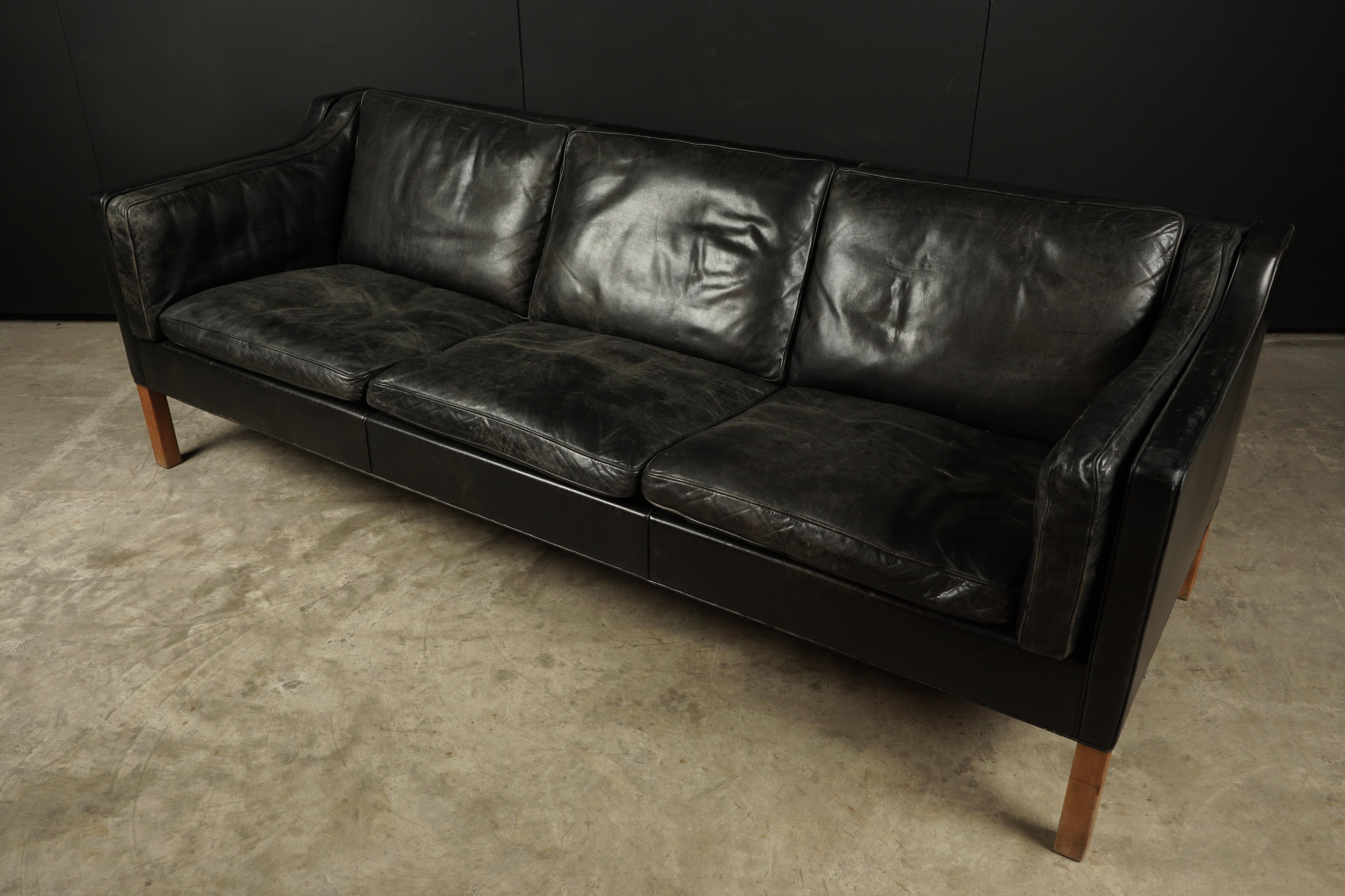 Vintage Borge Mogensen three-seat leather sofa, model 2213, 1980s. Original black leather upholstery with great wear and patina. Extremely comfortable.