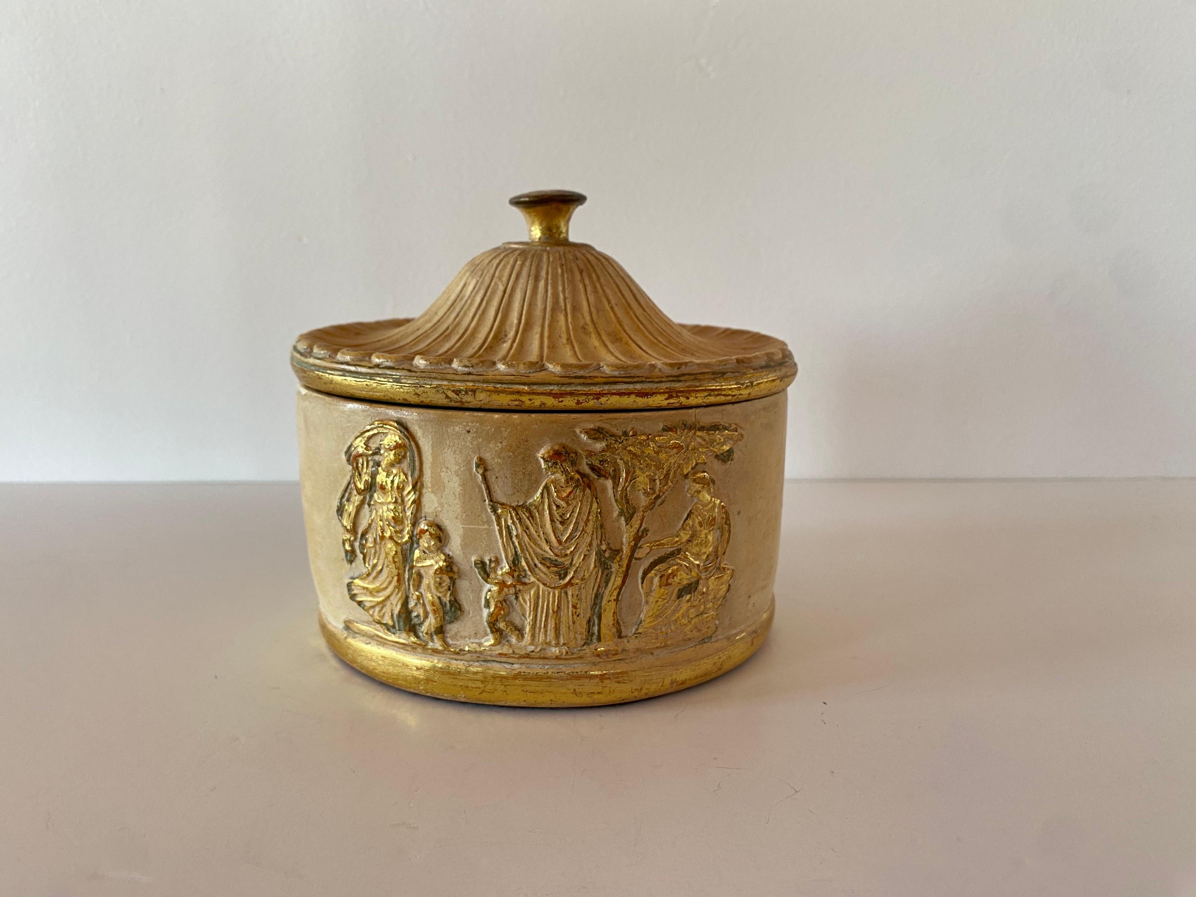 Hollywood Regency Borghese d'epoca con motivo ellenico in ceramica in vendita