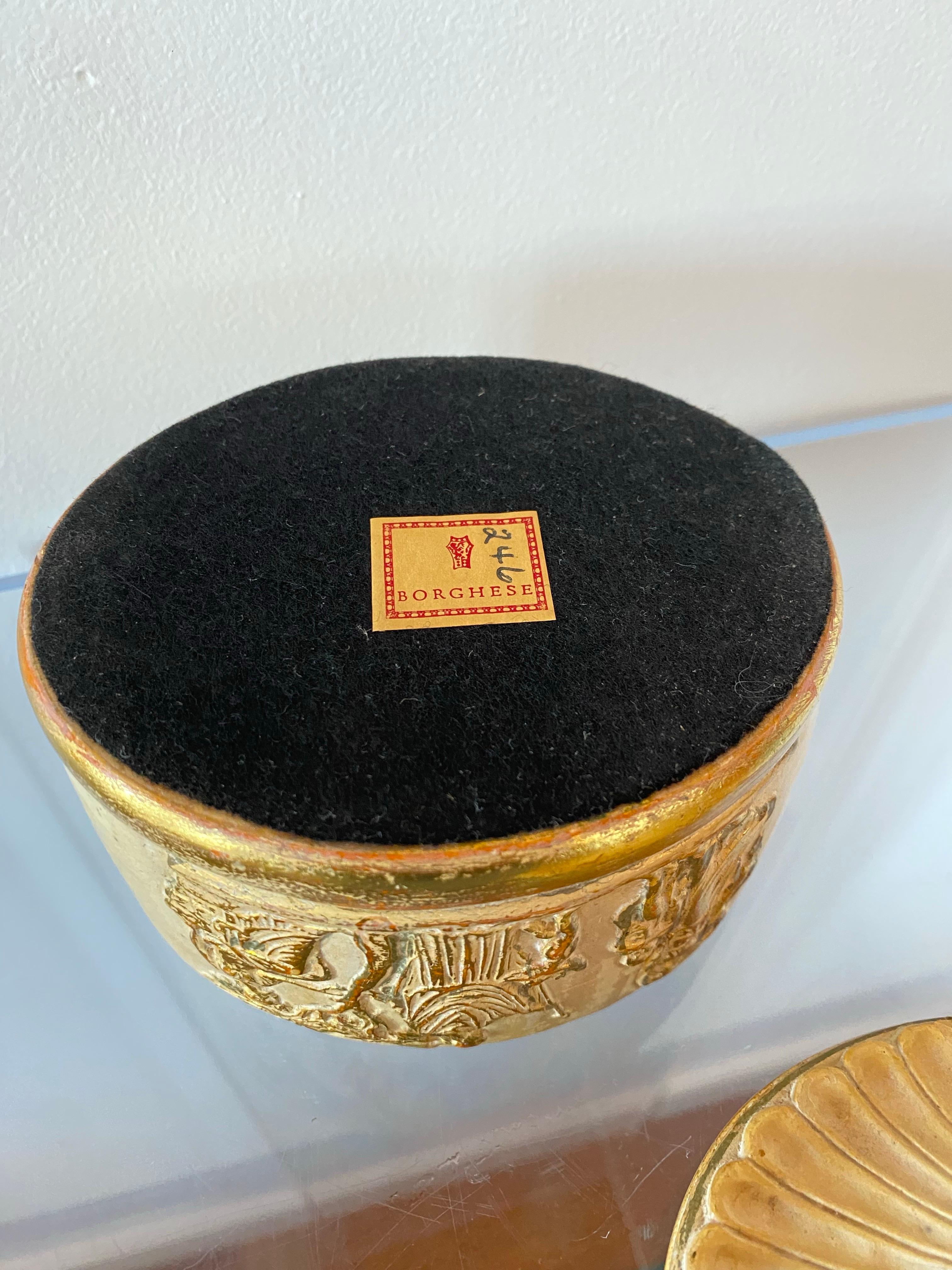 Italiano Borghese d'epoca con motivo ellenico in ceramica in vendita