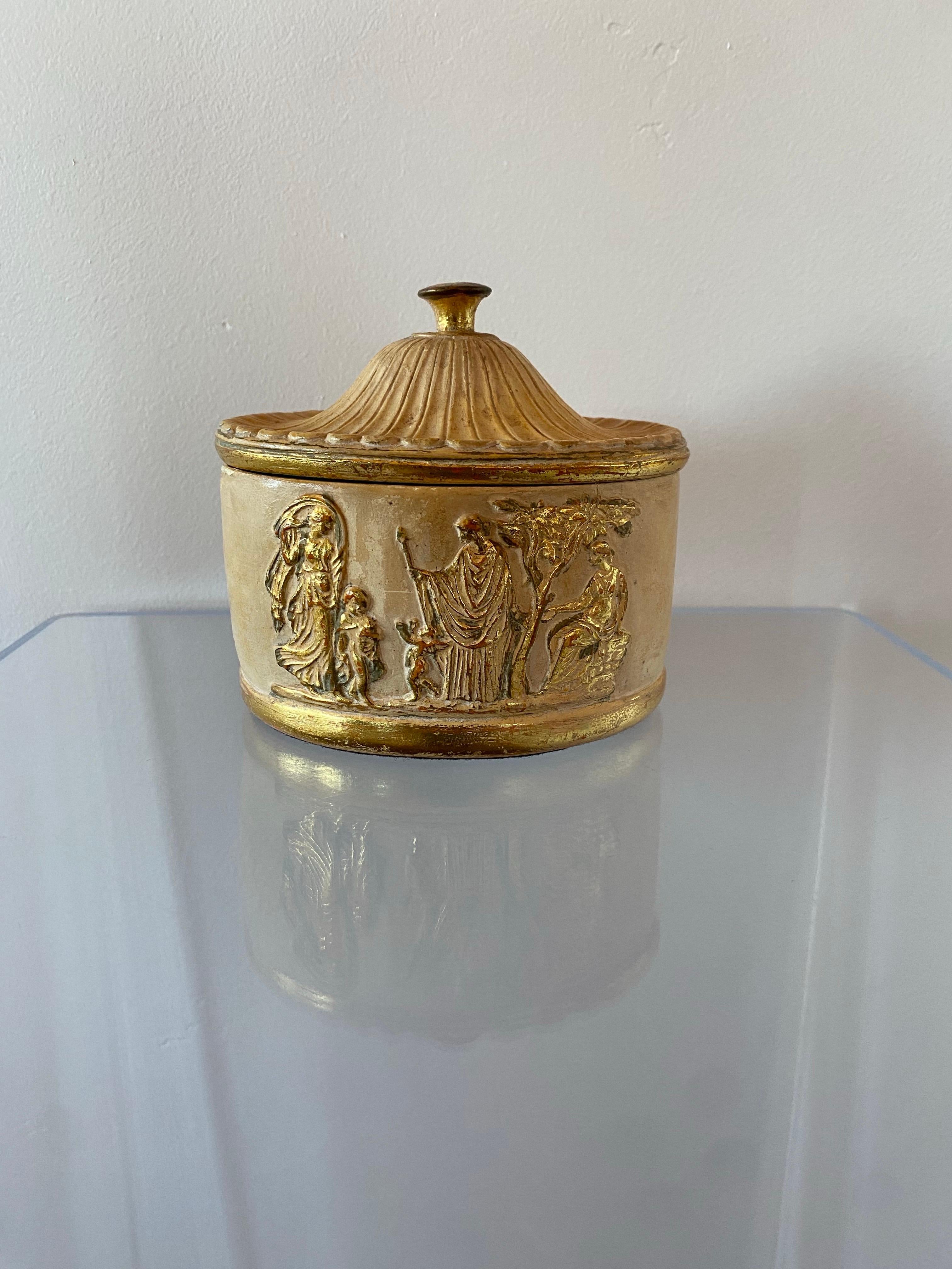 Fatto a mano Borghese d'epoca con motivo ellenico in ceramica in vendita