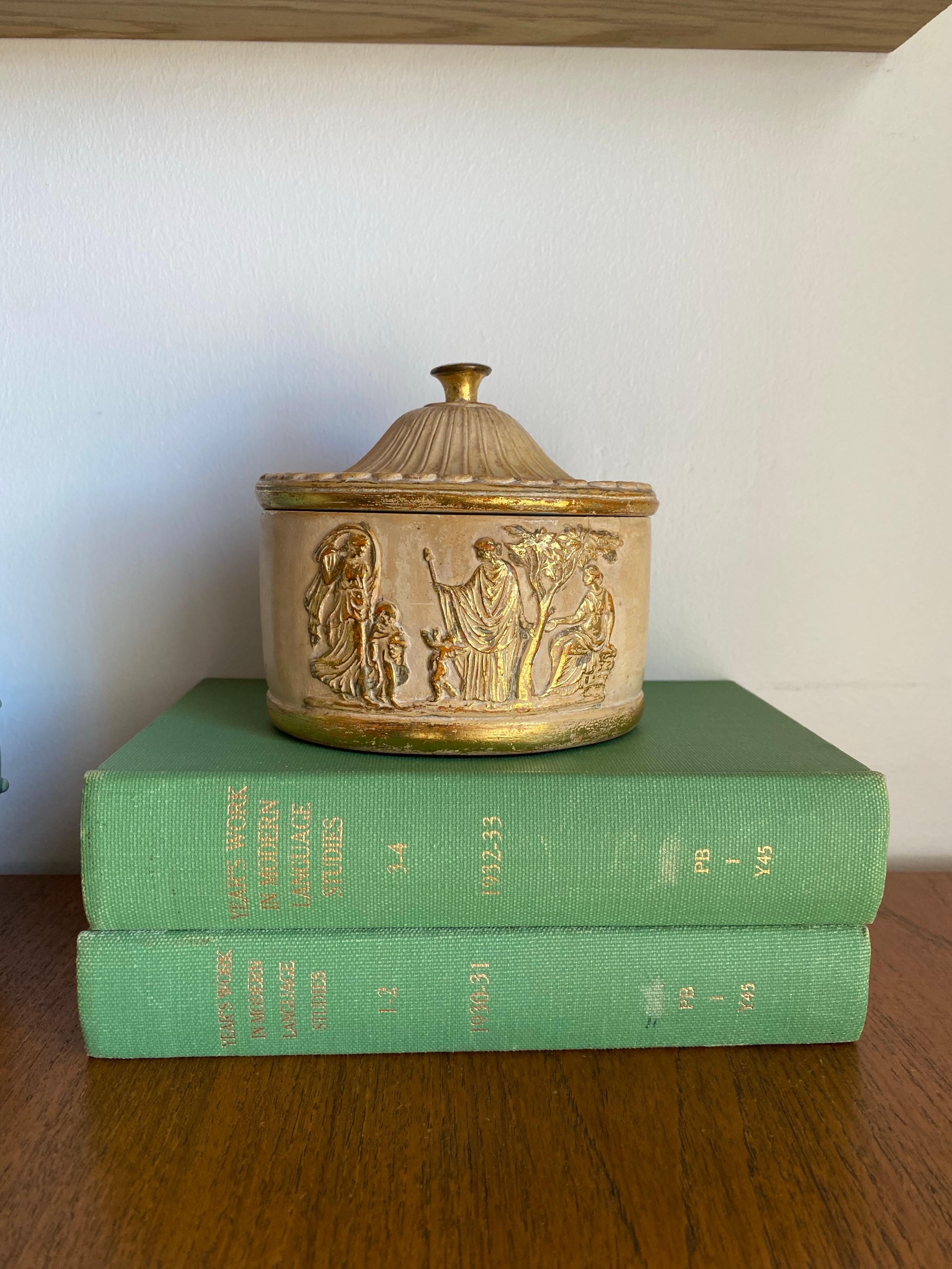 Fine XX secolo Borghese d'epoca con motivo ellenico in ceramica in vendita