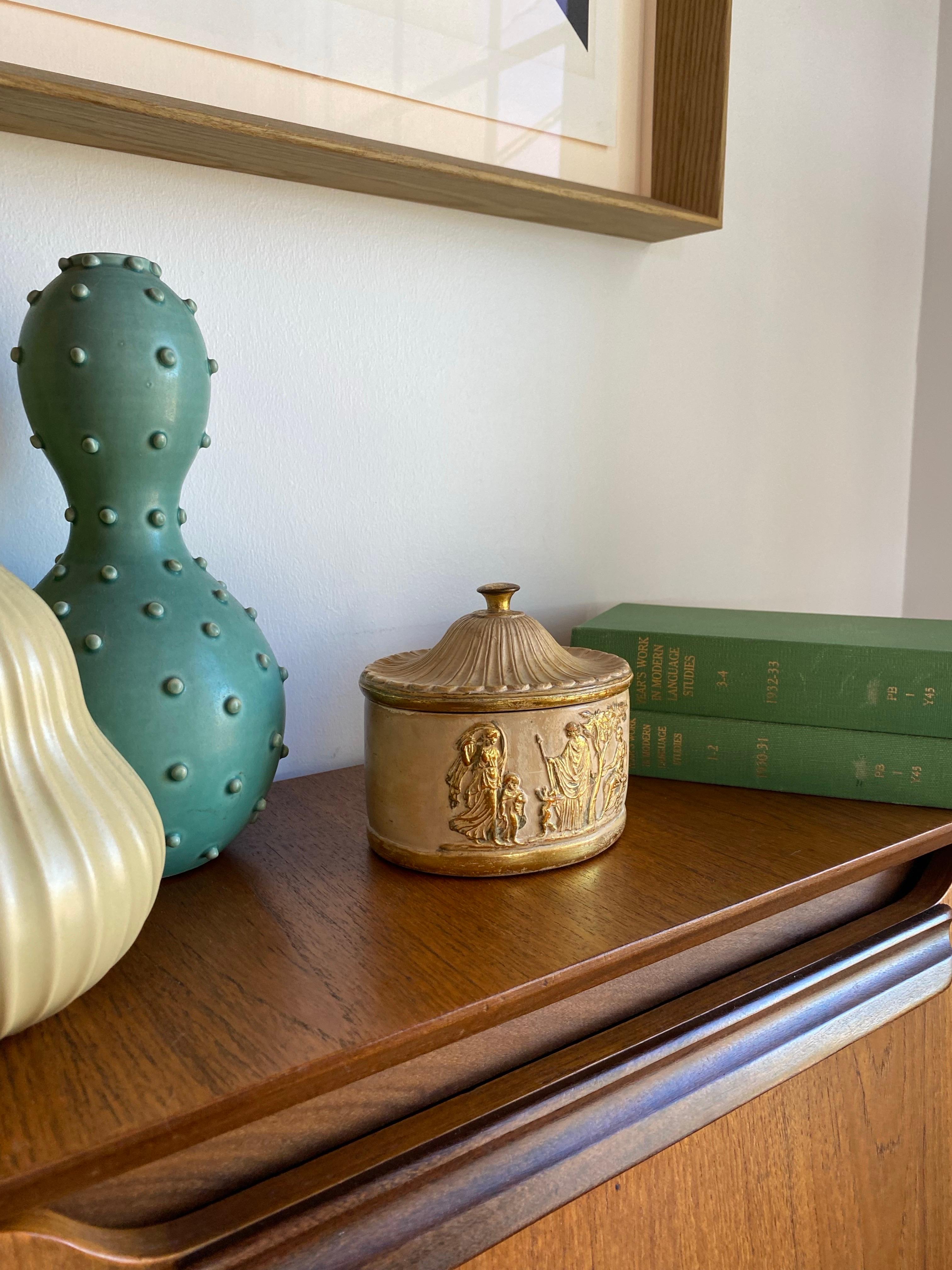 Ceramica Borghese d'epoca con motivo ellenico in ceramica in vendita