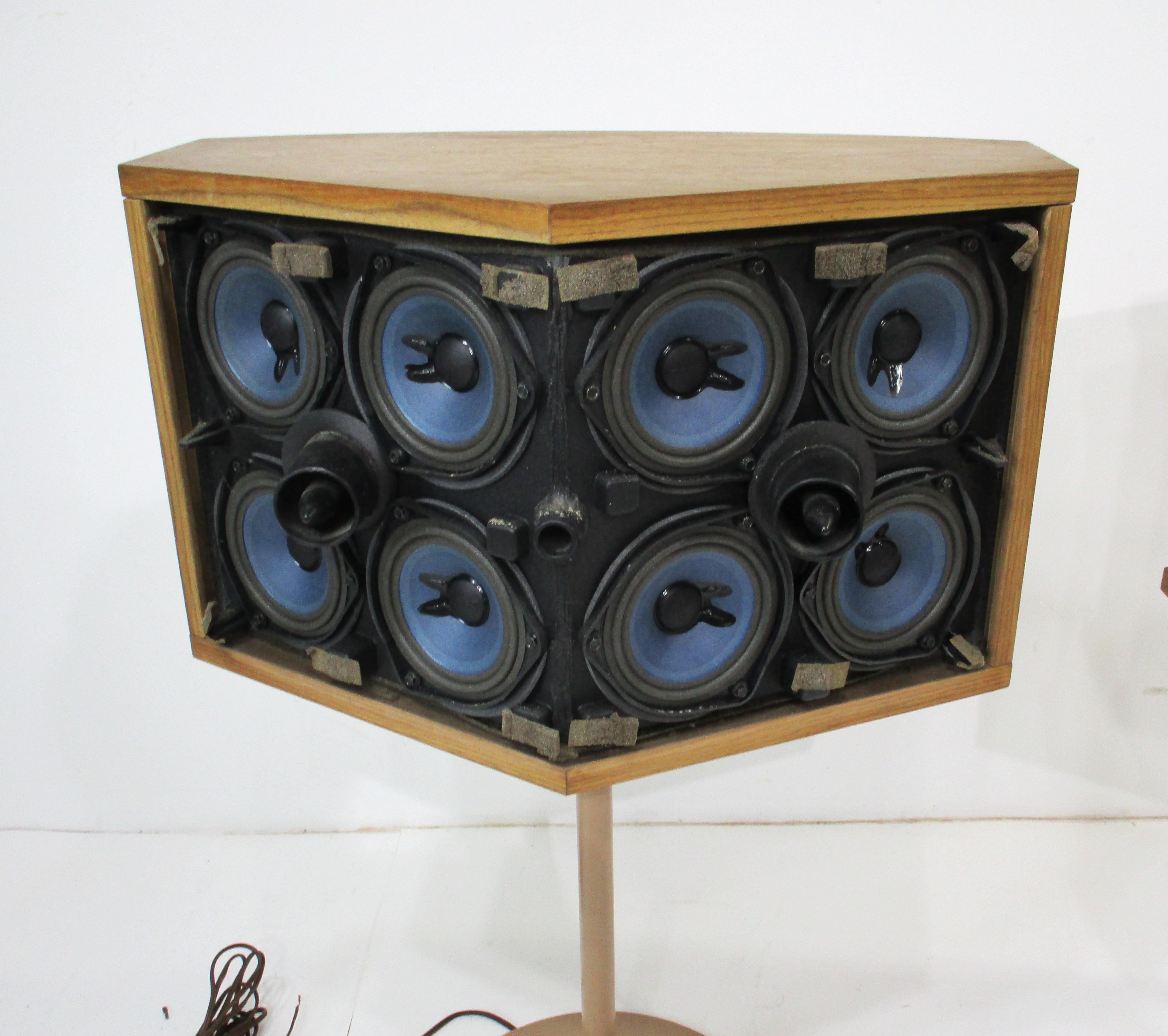 20ième siècle Vintage Bose 901 Series VI Tulip Based Speakers dans le style de Saarinen en vente