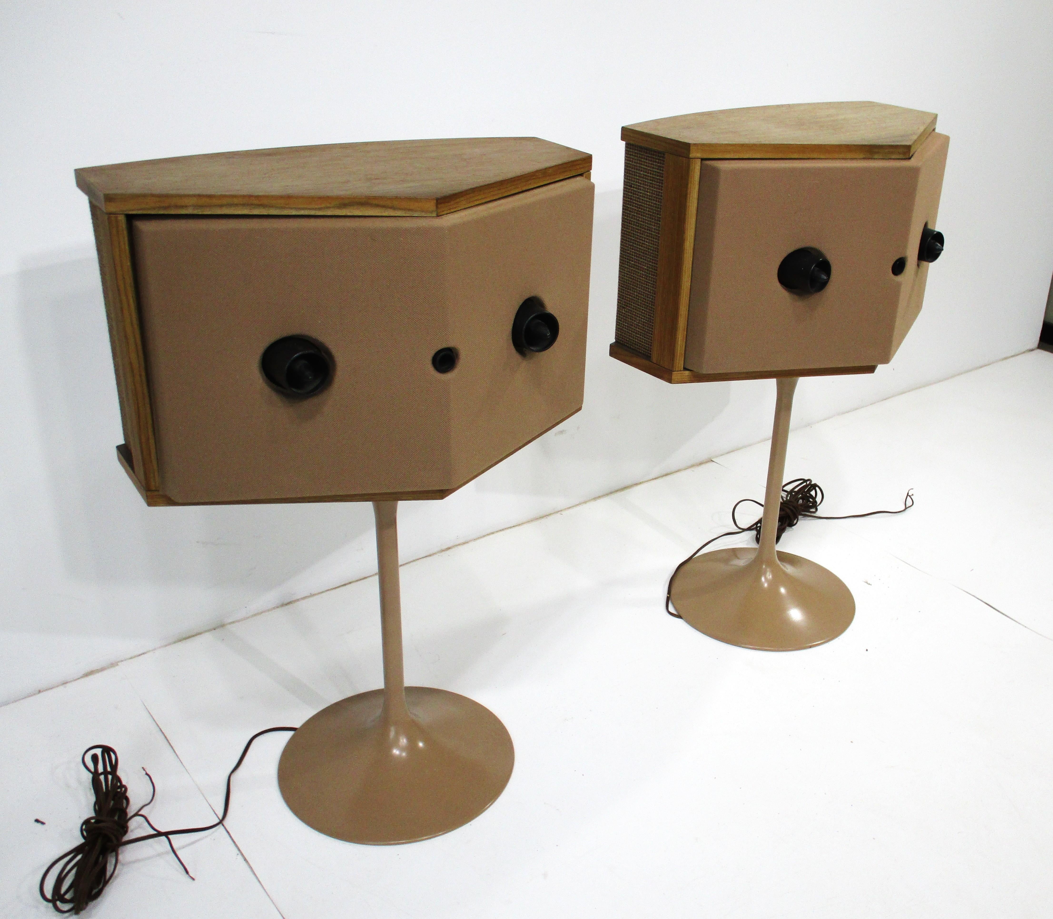 Vintage Bose 901 Series VI Tulip Based Speakers dans le style de Saarinen en vente 1