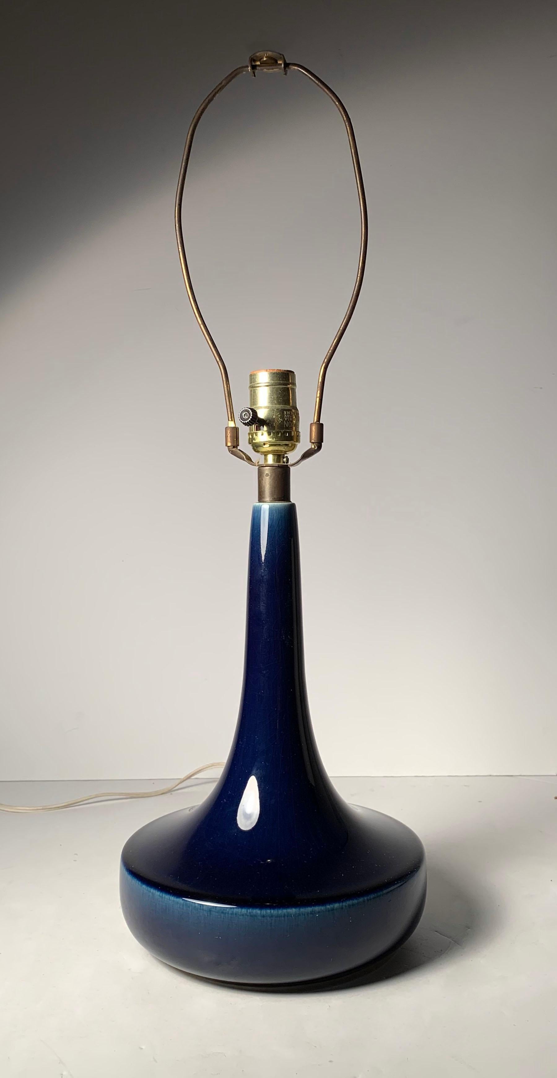 Vintage Bostlund ceramic lamp.
Manner Of Gordon Martz, Rorstrand and Palshus Ceramics

Dimension height to top of hardware.