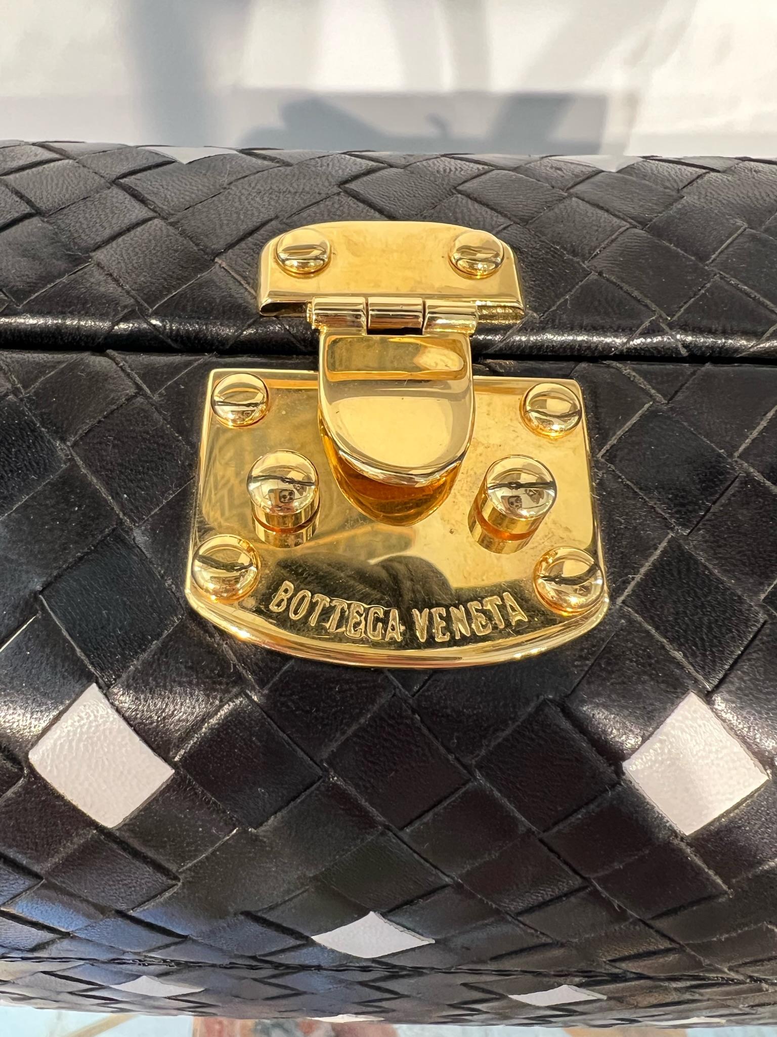 Vintage Bottega Veneta Black and White Handbag In Good Condition In Bridgehampton, NY
