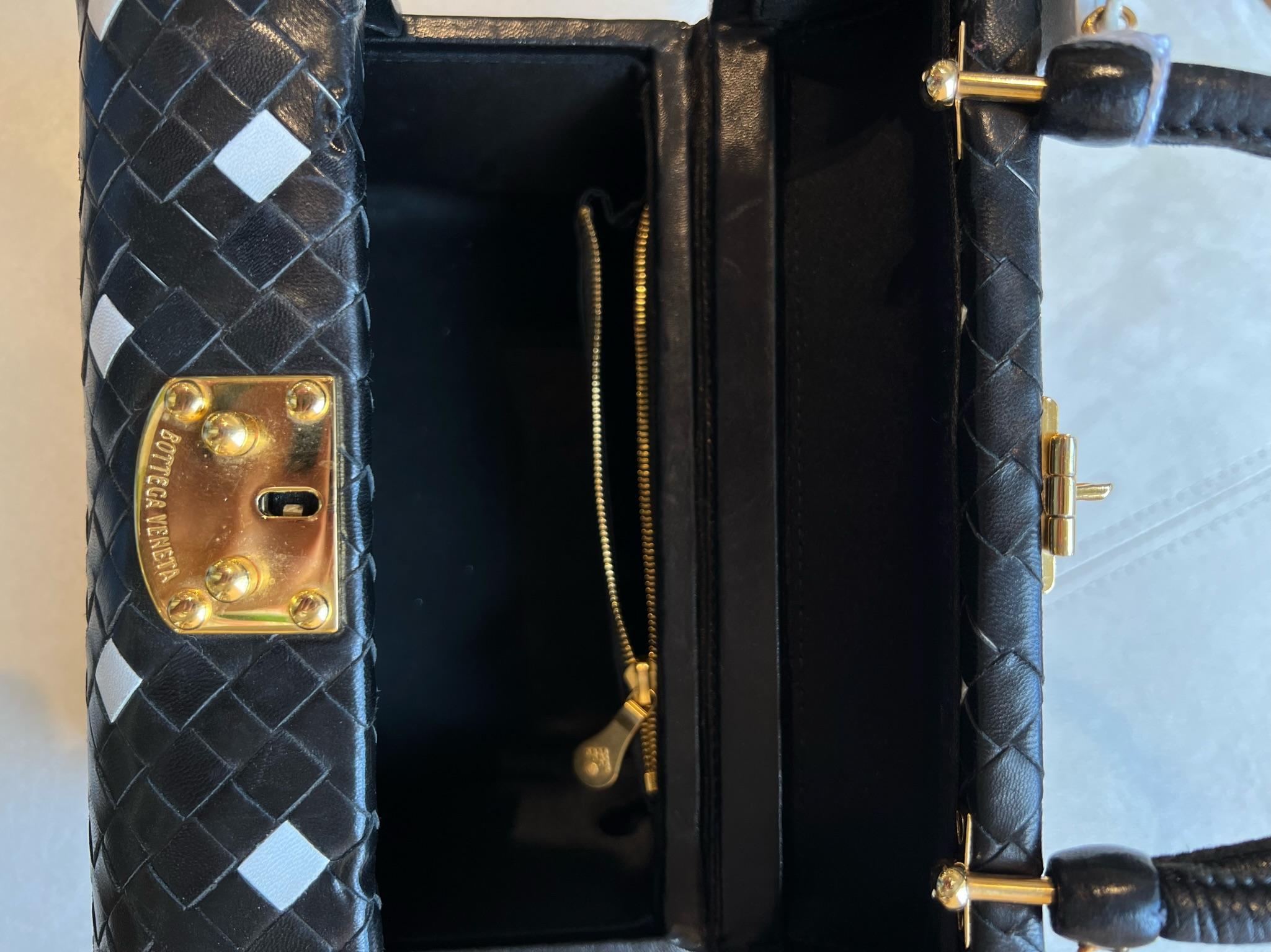 Women's or Men's Vintage Bottega Veneta Black and White Handbag
