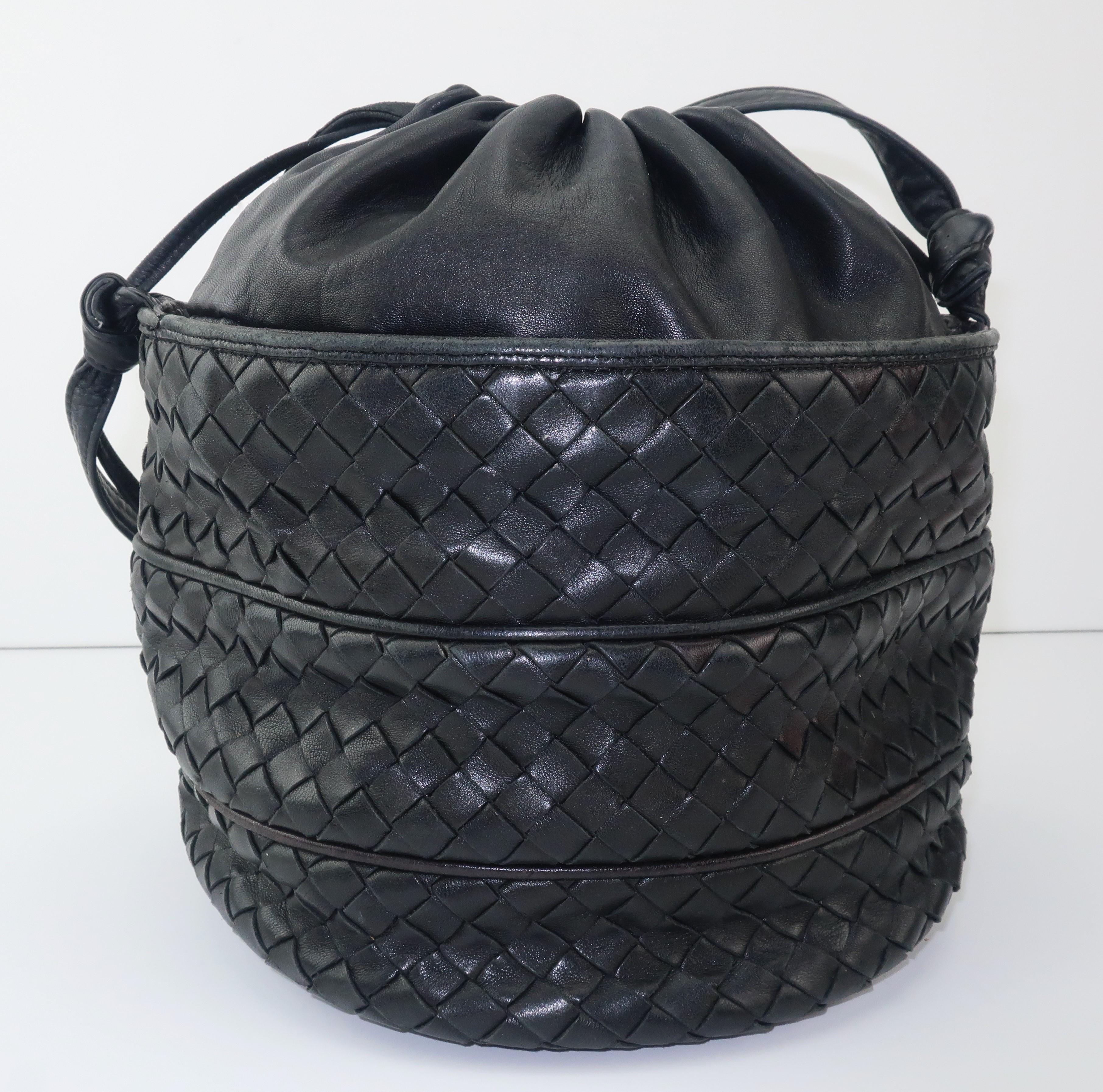 Vintage Bottega Veneta Black Intrecciato Bucket Handbag In Good Condition In Atlanta, GA