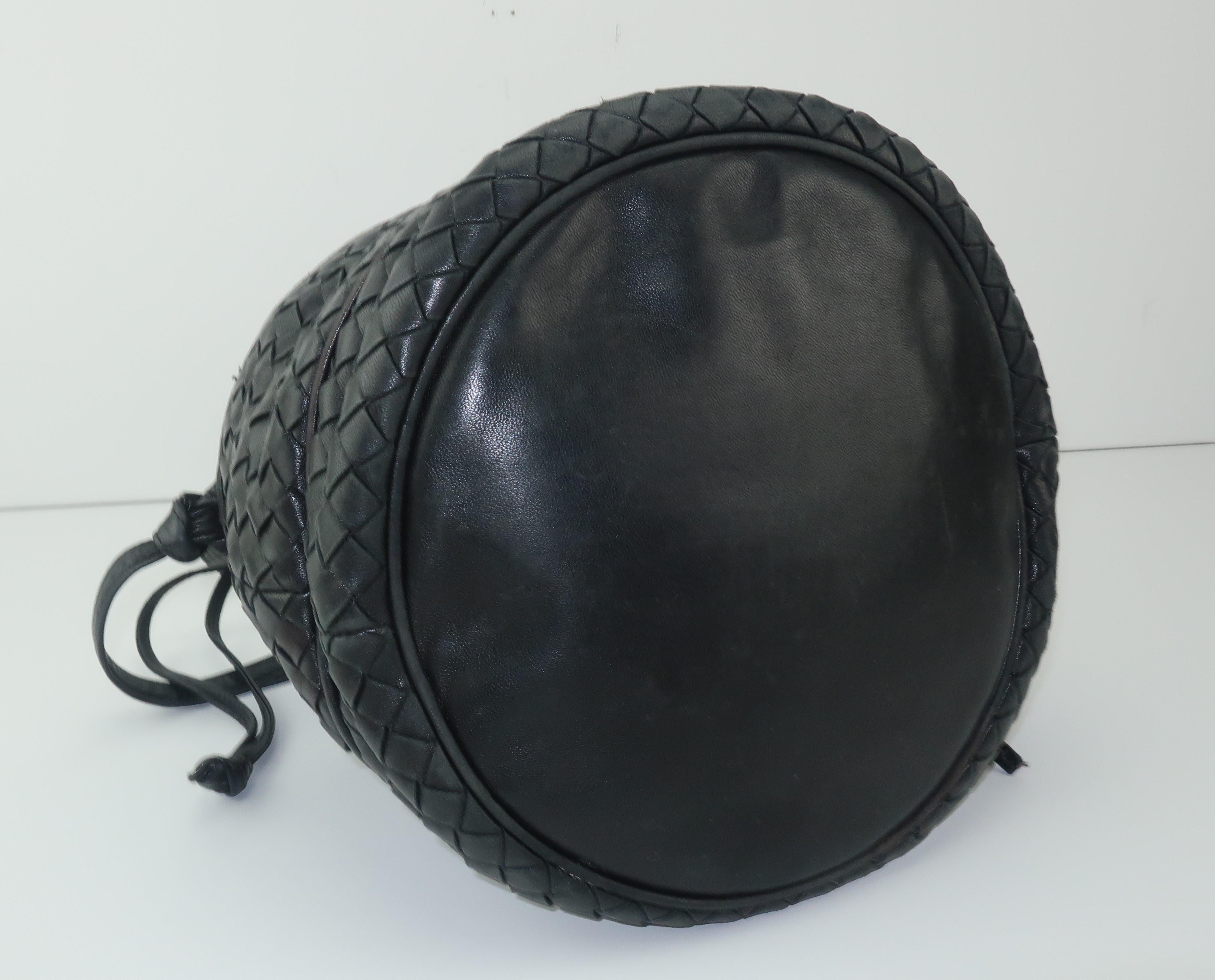 Women's Vintage Bottega Veneta Black Intrecciato Bucket Handbag