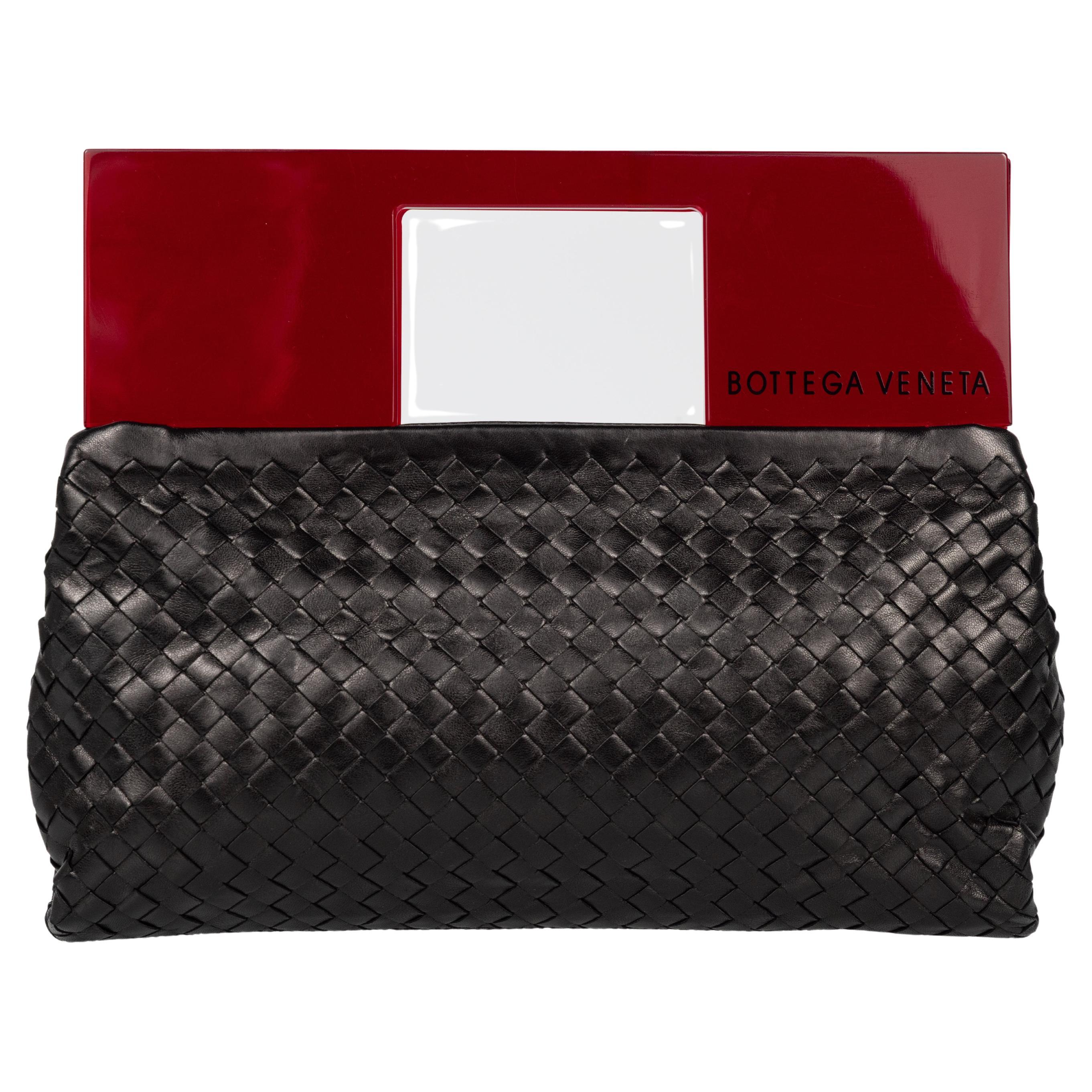 Vintage Bottega Veneta Pochette en cuir noir et plexiglas rouge en vente