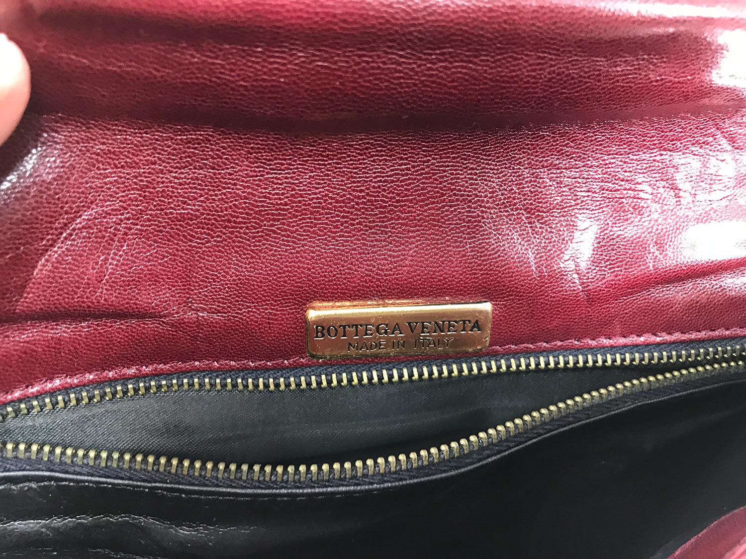 Vintage Bottega Veneta Burgundy Glazed Leather Envelope Shoulder Clutch Bag 1970 In Good Condition In West Palm Beach, FL