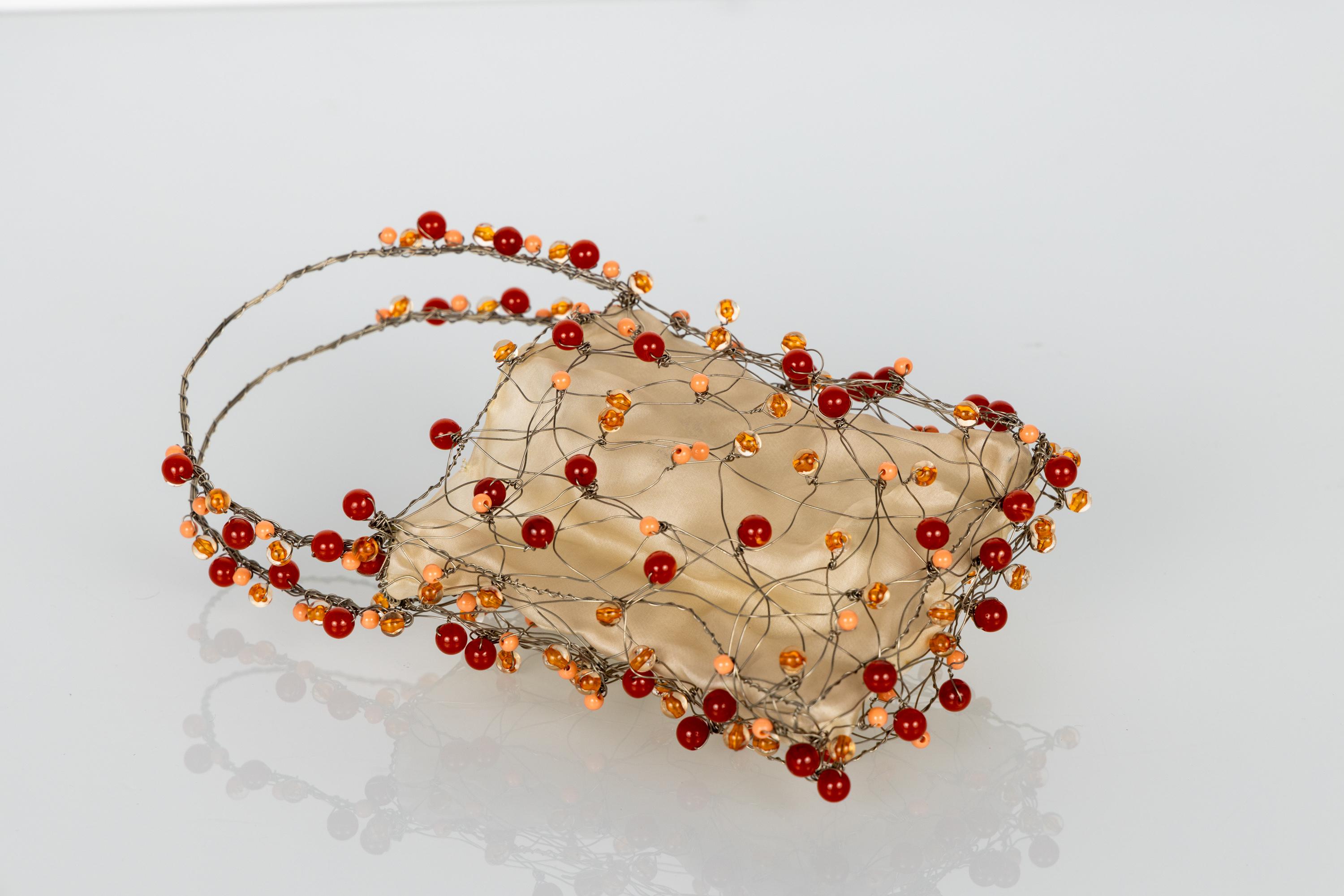 Vintage Bottega Veneta Bunte Perlen Skulpturale Organza Minaudieré Tasche im Zustand „Hervorragend“ im Angebot in Boca Raton, FL
