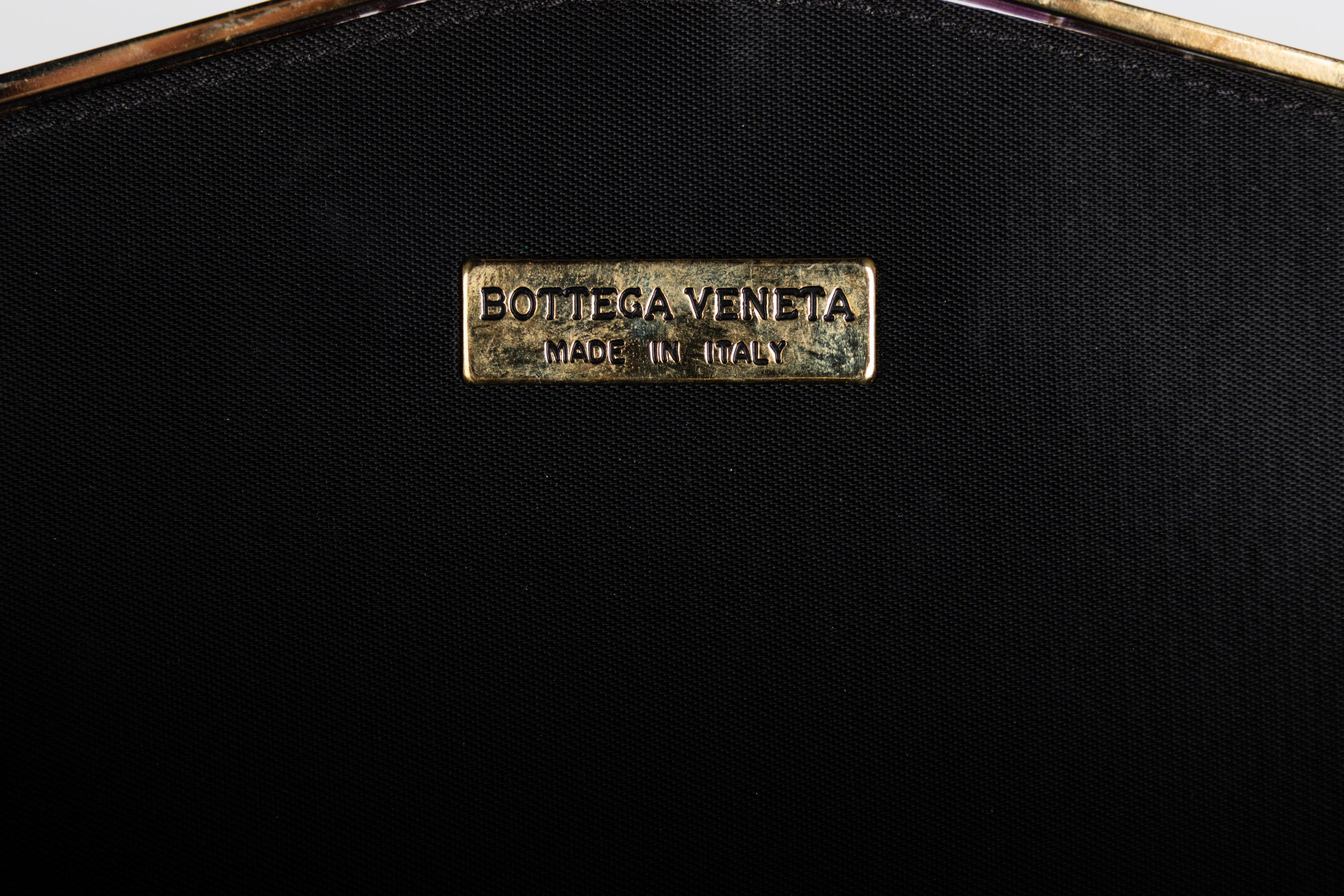 Bottega Veneta Umwandelbare Clutch aus lila Wildleder und Eidechse Intrecciato  im Angebot 8