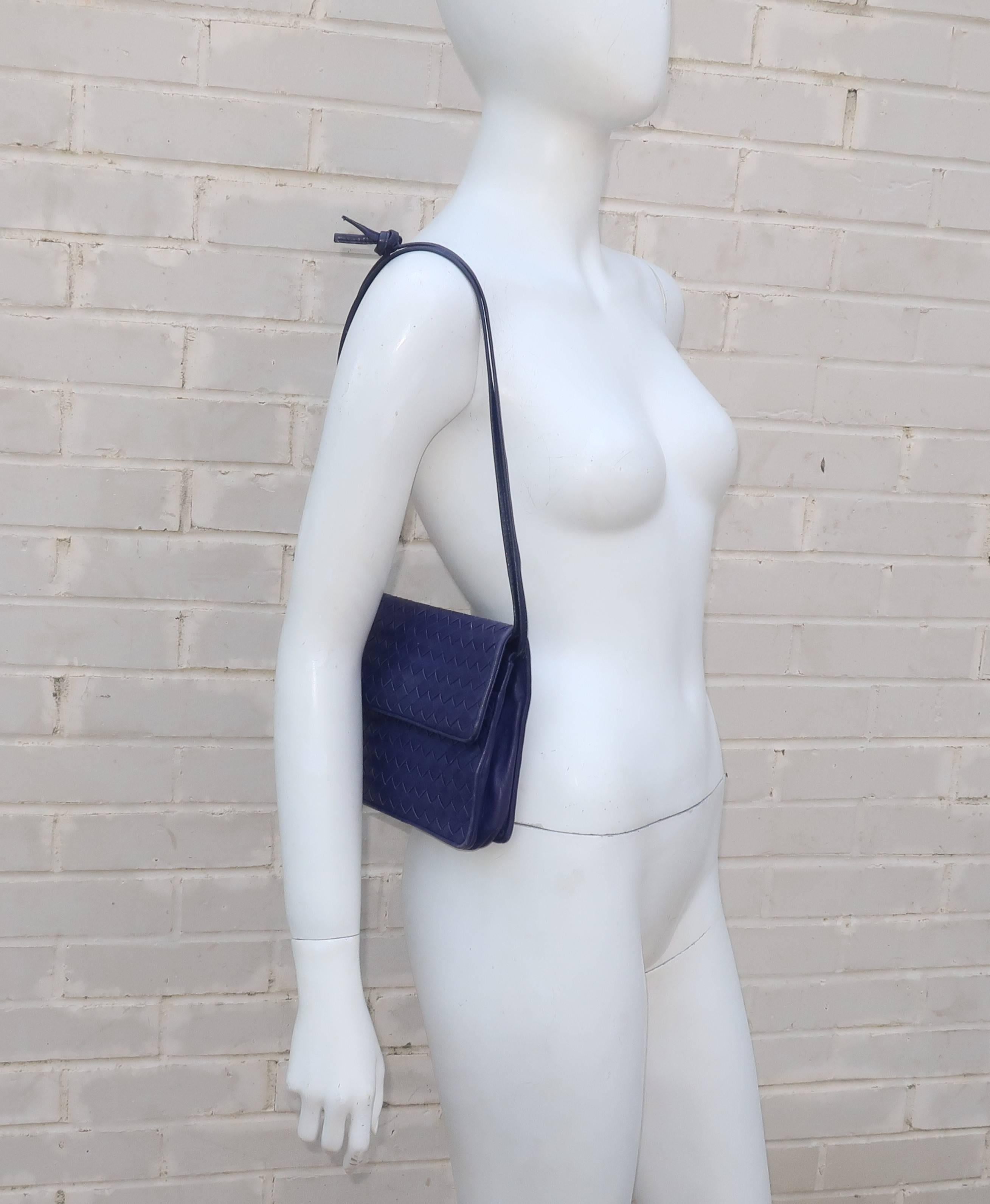 Bottega Veneta Vintage Royal Blue Intrecciato Leather Shoulder Handbag In Good Condition In Atlanta, GA