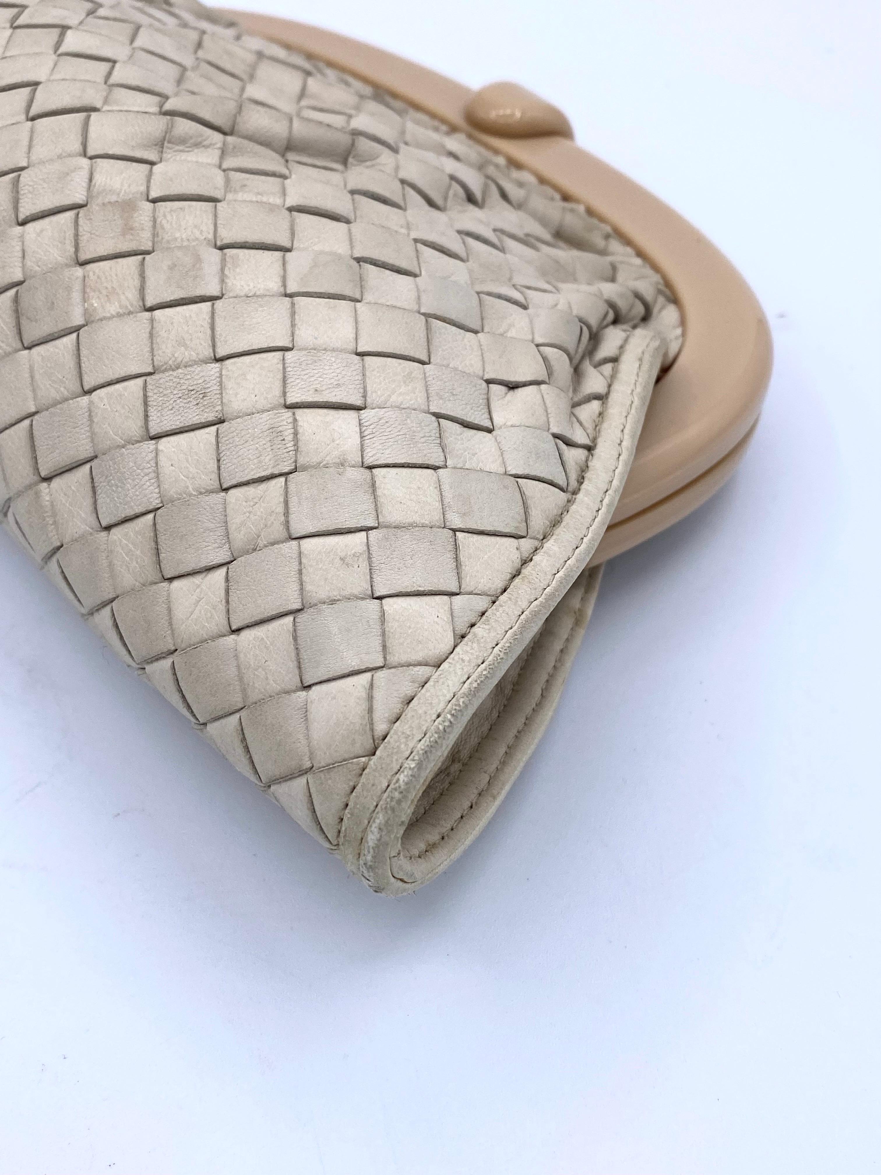 Beige Vintage Bottega Veneta
woven beige leather clutch
bag