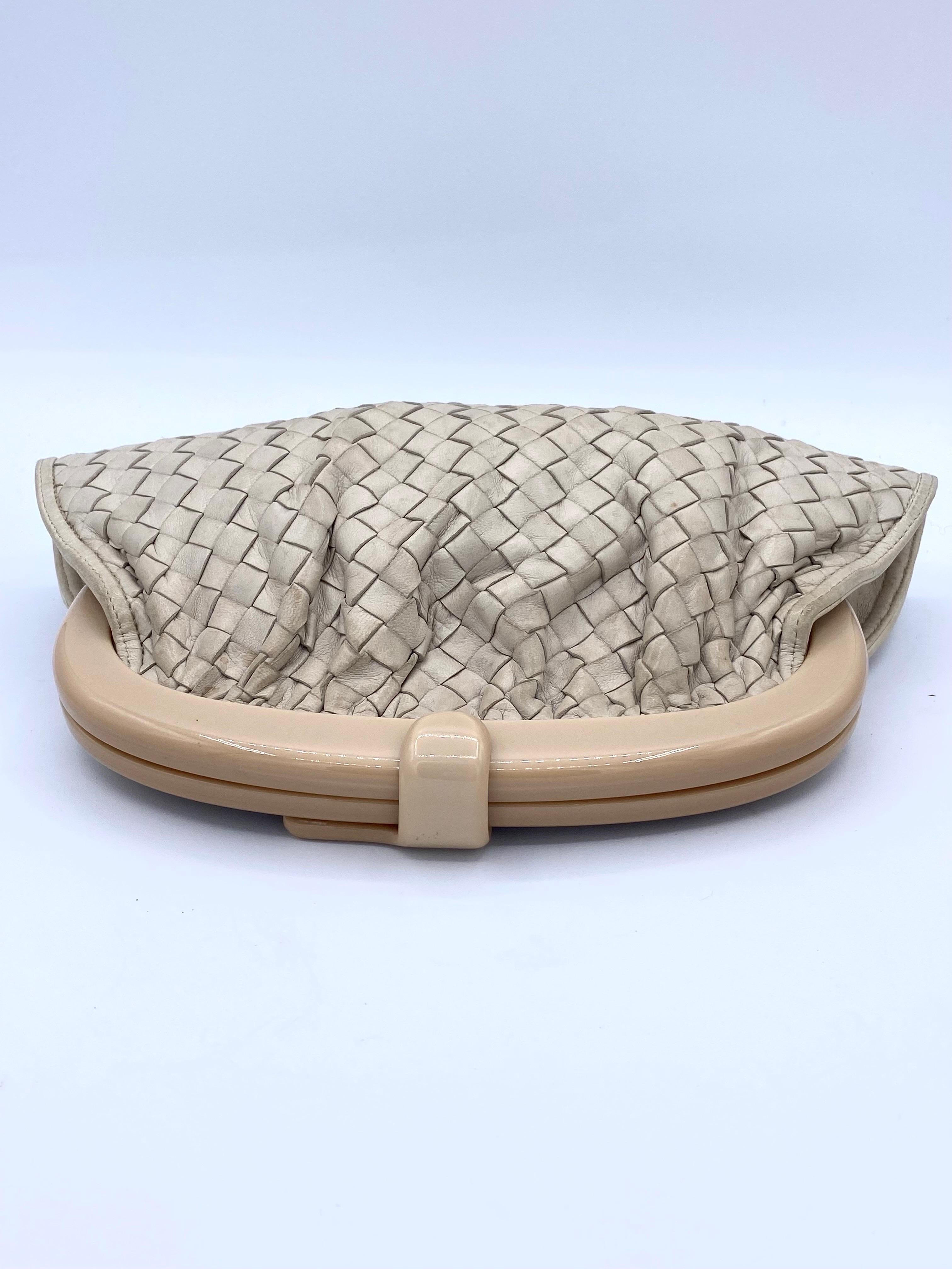 Vintage Bottega Veneta
woven beige leather clutch
bag In Good Condition For Sale In L'ESCALA, ES