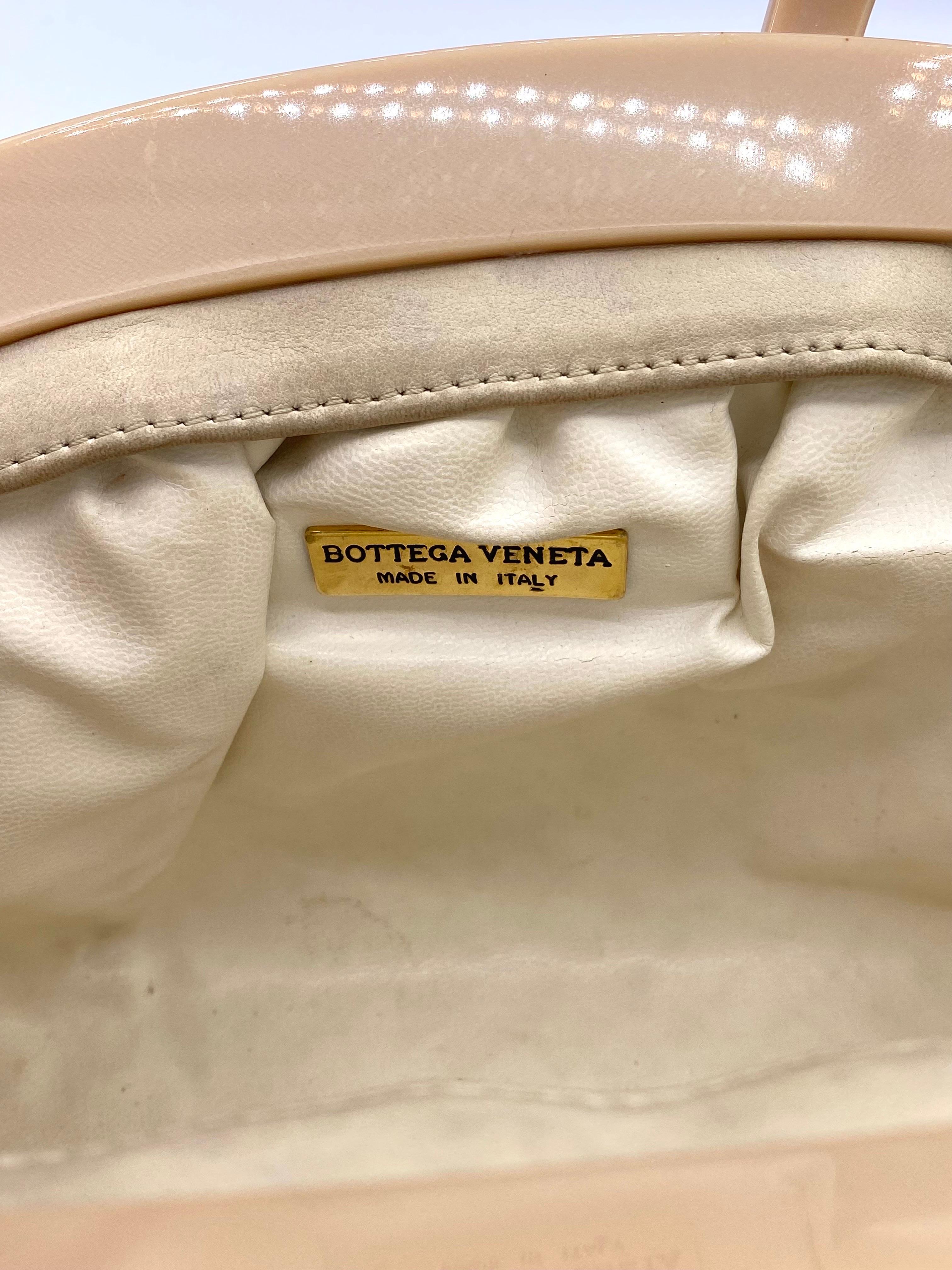 Vintage Bottega Veneta
pochette en cuir beige tressé
sac 2