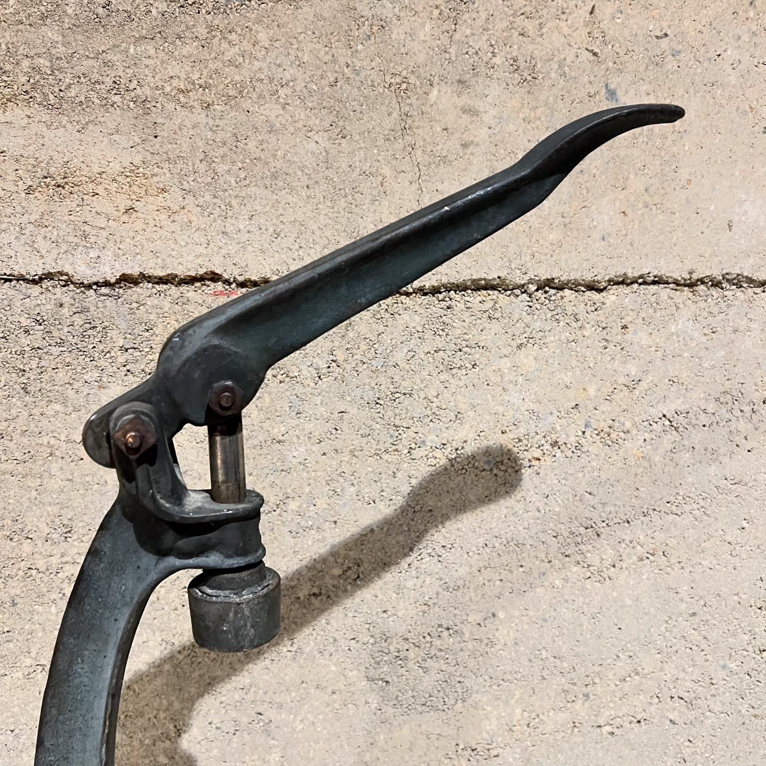 Rustique Vieux corker pour bouteilles de vin pressé à la main en vente