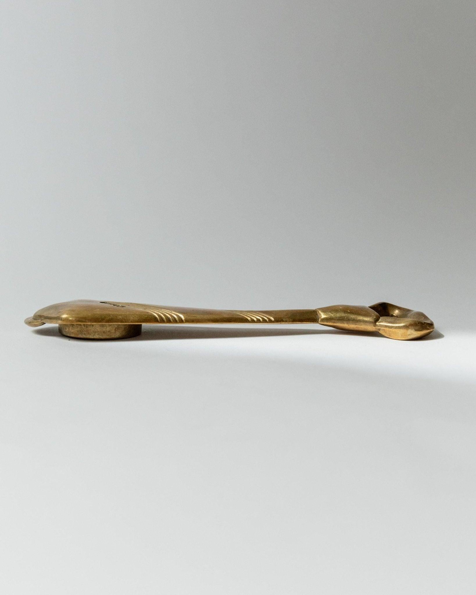 Vintage Flaschenöffner Messing, krawattenförmig für Flaschenkappen, 1970er (20. Jahrhundert) im Angebot