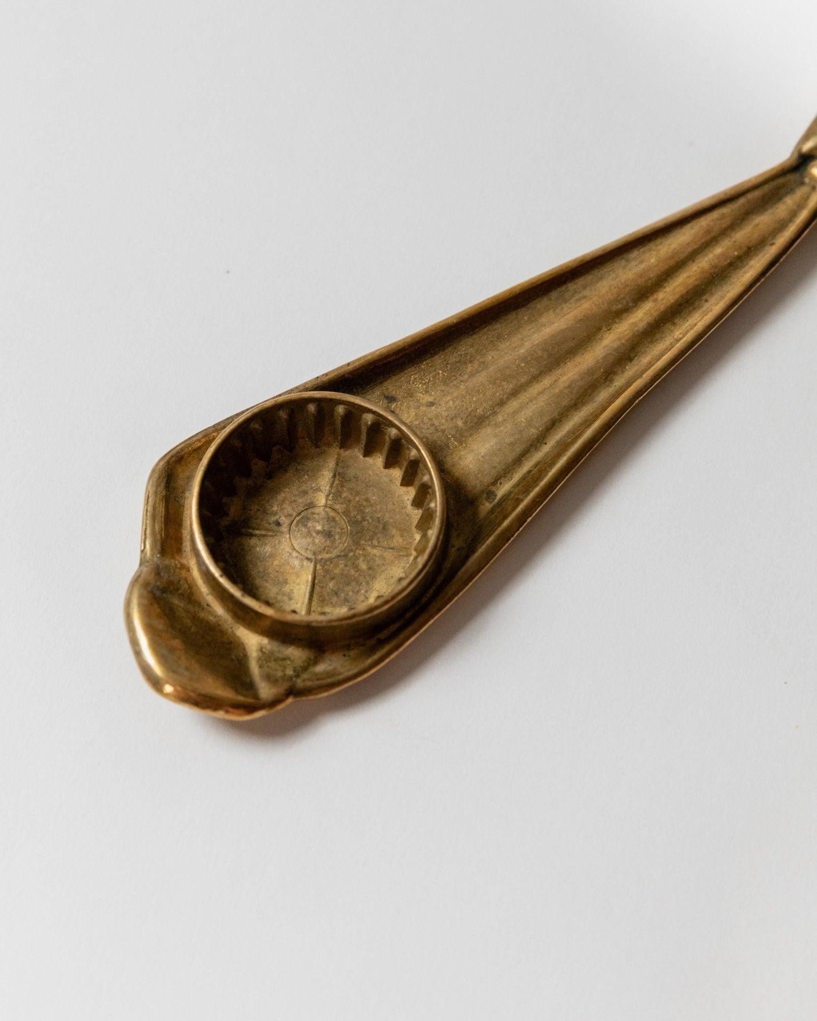 Vintage Flaschenöffner Messing, krawattenförmig für Flaschenkappen, 1970er im Angebot 2