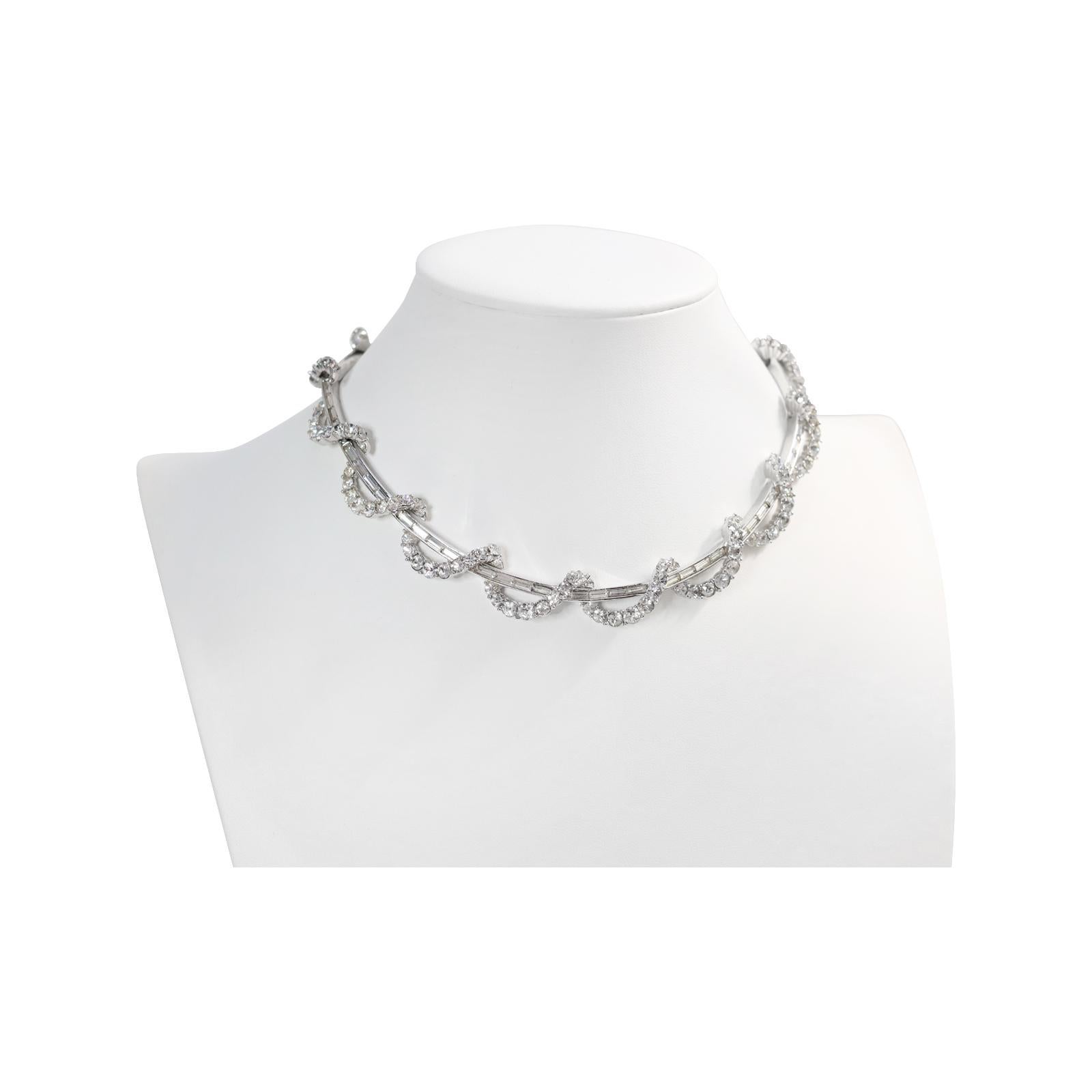 Collana vintage Boucher con baguette e tondi, circa anni '60 In condizioni buone in vendita a New York, NY