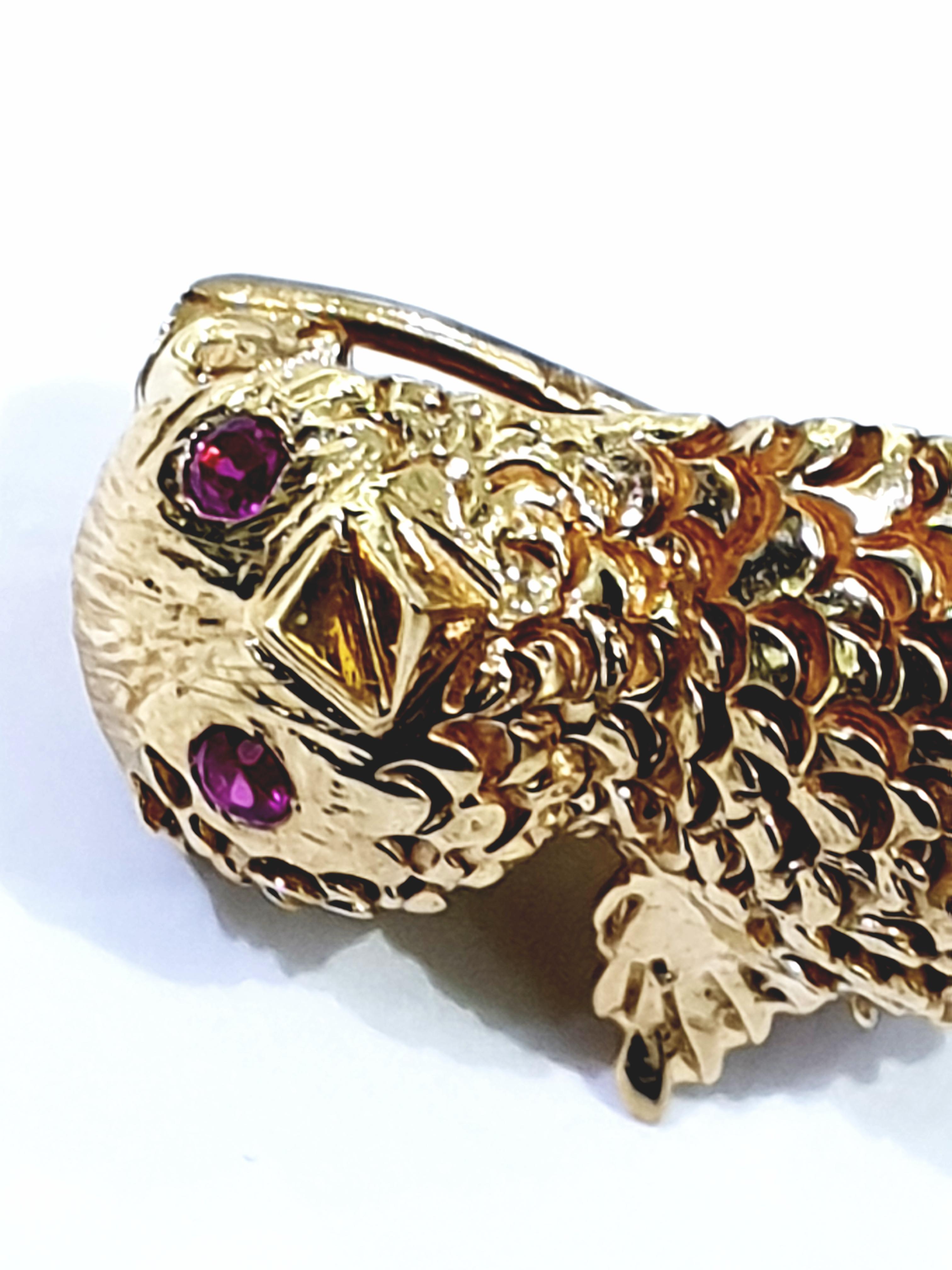 Offering a vintage 18 karat yellow gold Boucheron  bird  brooch. The brooch has lovely details  with the two ruby eyes. It is signed stamped by the maker. (see photos).French origin hallmark presented.
Length: 3 cm  Weight: 6.6 gr