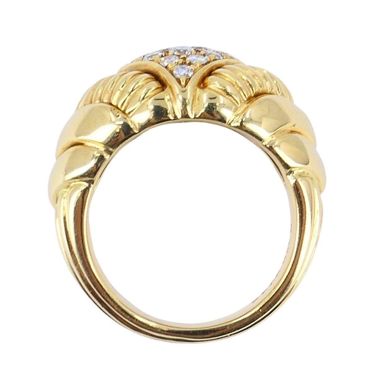 Bague d'époque Boucheron en or 18k avec dôme en diamant en vente 5