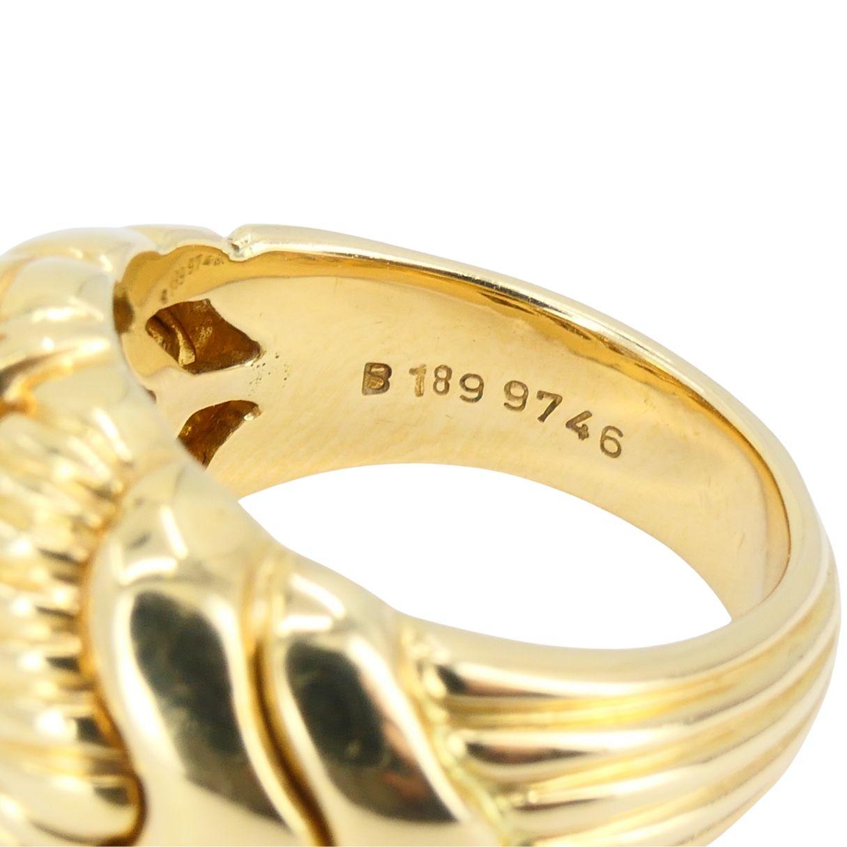 Bague d'époque Boucheron en or 18k avec dôme en diamant en vente 1