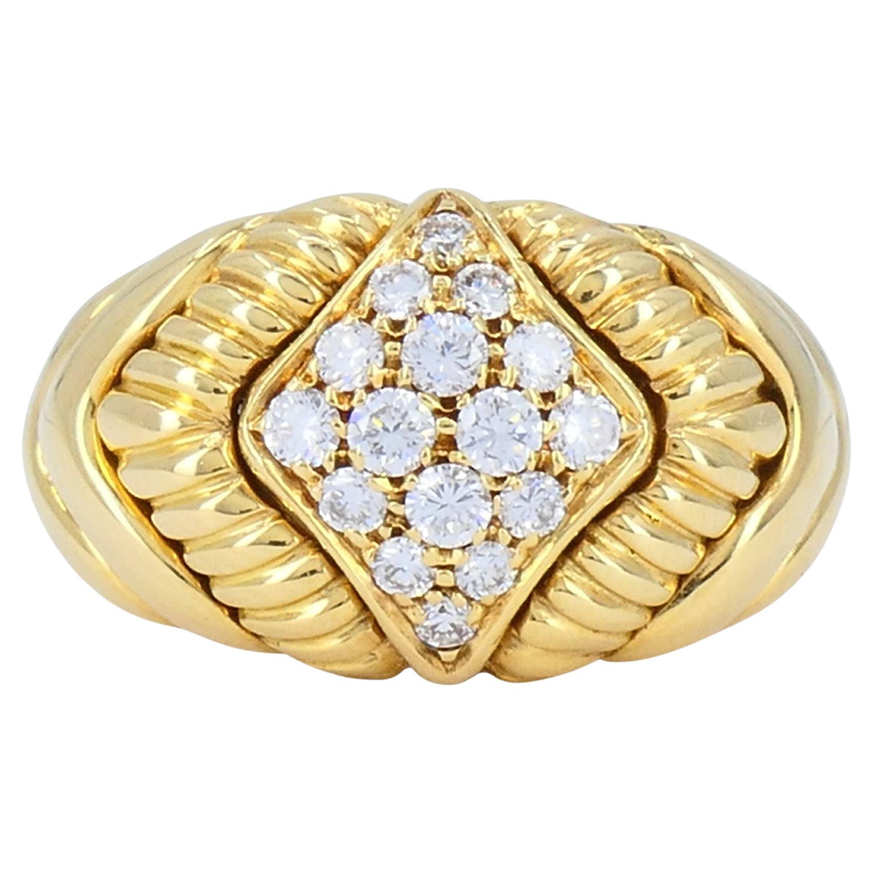 Bague d
époque Boucheron en or 18k avec dôme en diamant en vente