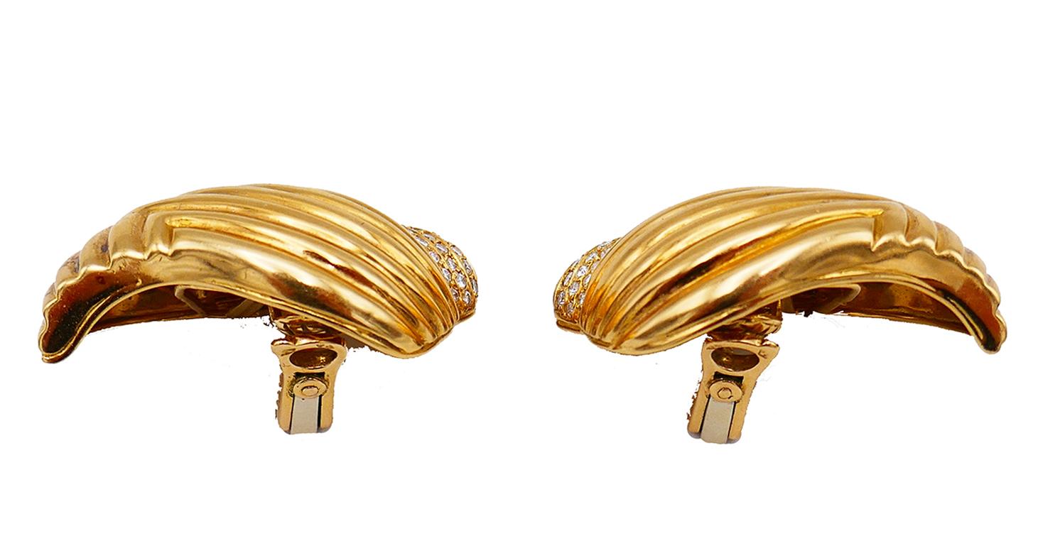 Women's Vintage Boucheron 18k Gold Shell Earrings