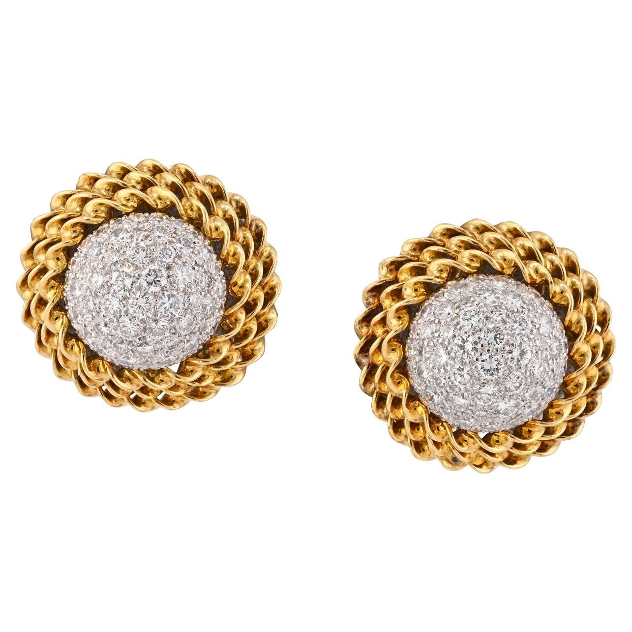 Vintage Boucheron Boucles d
oreilles bouton en or jaune 18K avec dôme en diamant