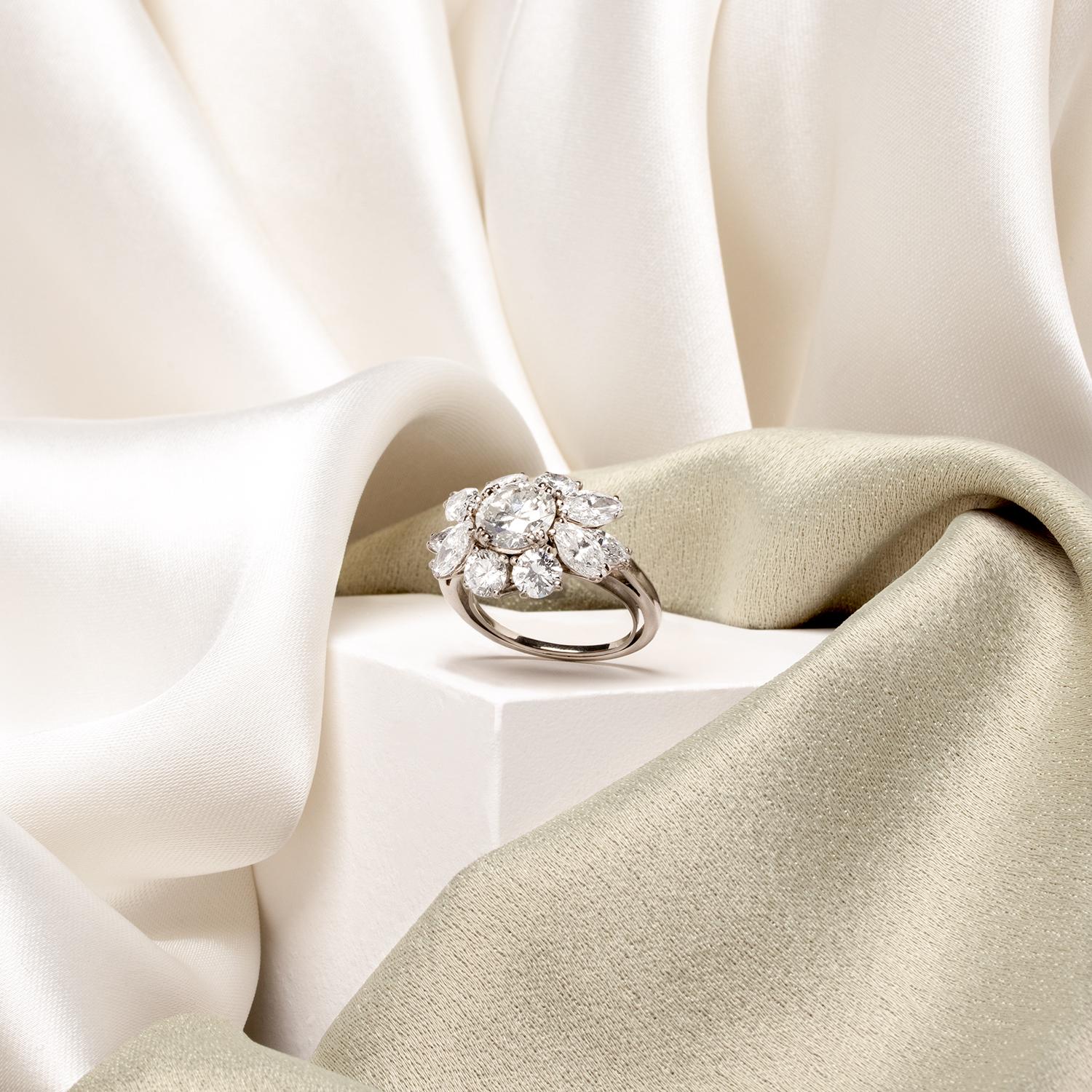 Vintage Boucheron 4,24 Karat Diamant-Cluster-Ring im Vintage-Stil, datiert 1962 im Angebot 2